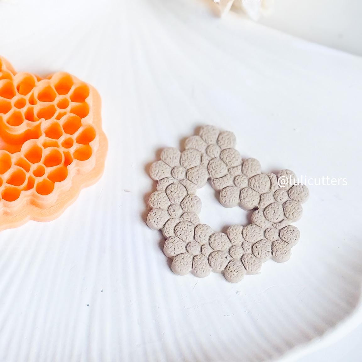 Daisy Heart Clay Cutter: Floral Imprint for Polymer Clay Earrings