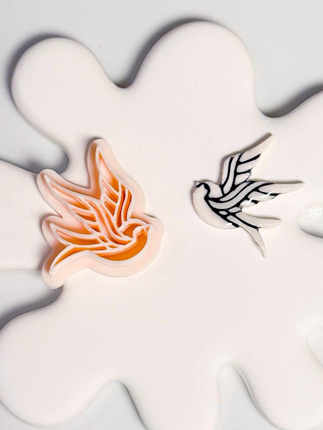 Sparrow Clay Cutter: Flying Bird Imprint, Detailed Wings