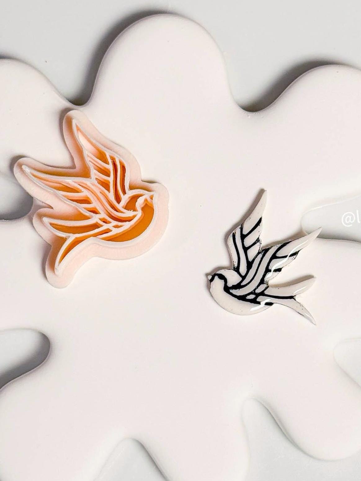 Sparrow Clay Cutter: Flying Bird Imprint, Detailed Wings