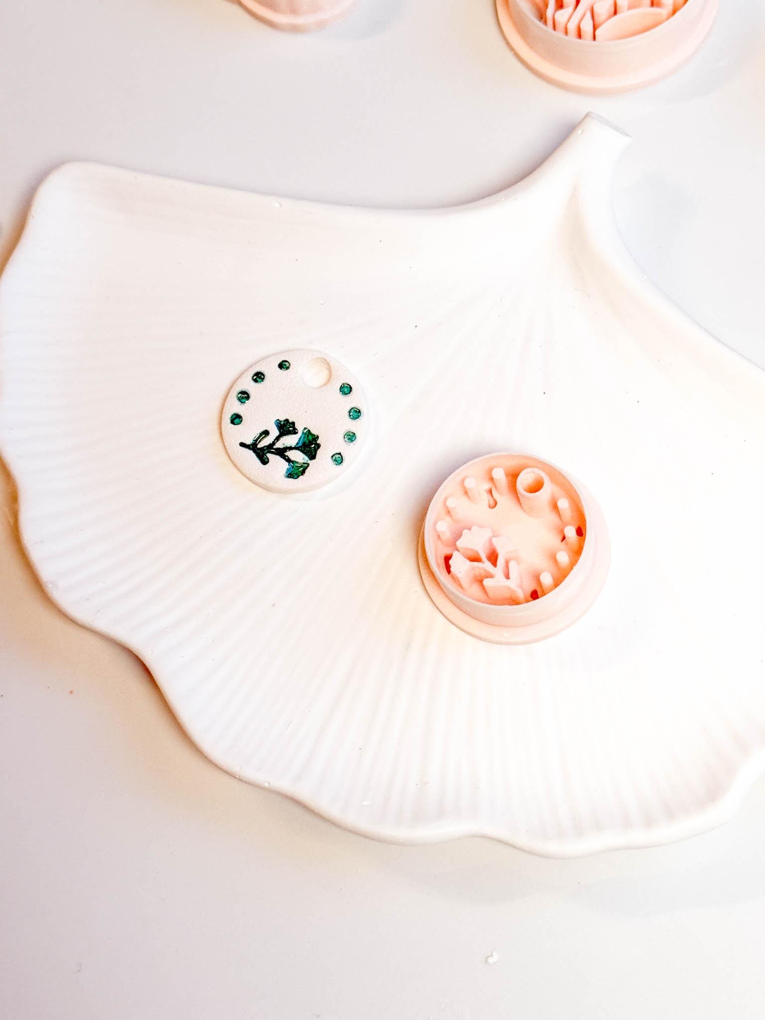 Leaf & Dotted Frame Cutter: Polymer Clay Pendant Tool (25/30/35 mm)