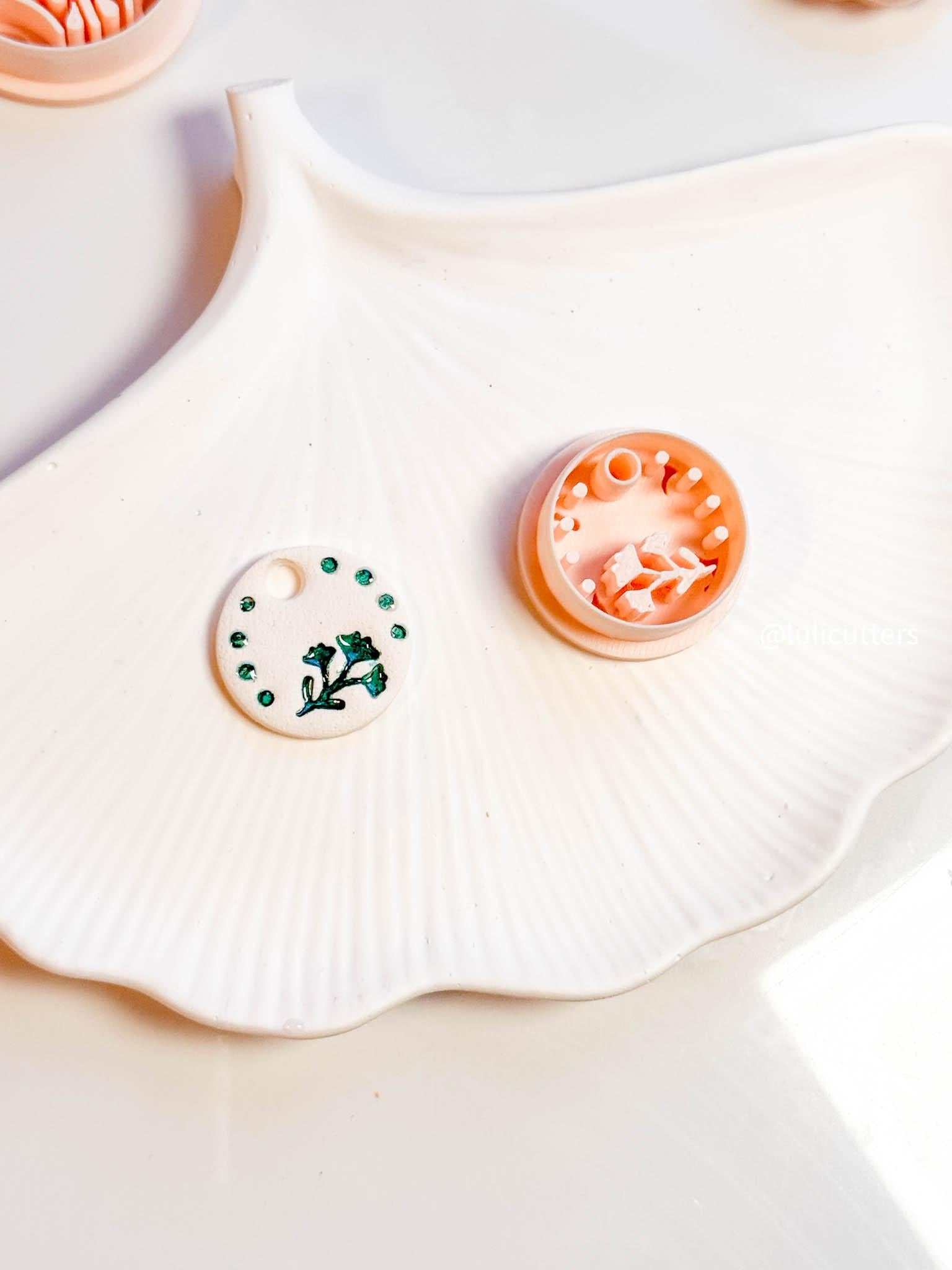 Leaf & Dotted Frame Cutter: Polymer Clay Pendant Tool (25/30/35 mm)