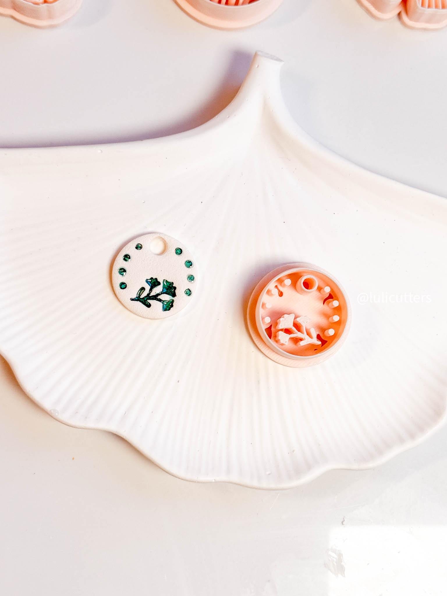 Leaf & Dotted Frame Cutter: Polymer Clay Pendant Tool (25/30/35 mm)