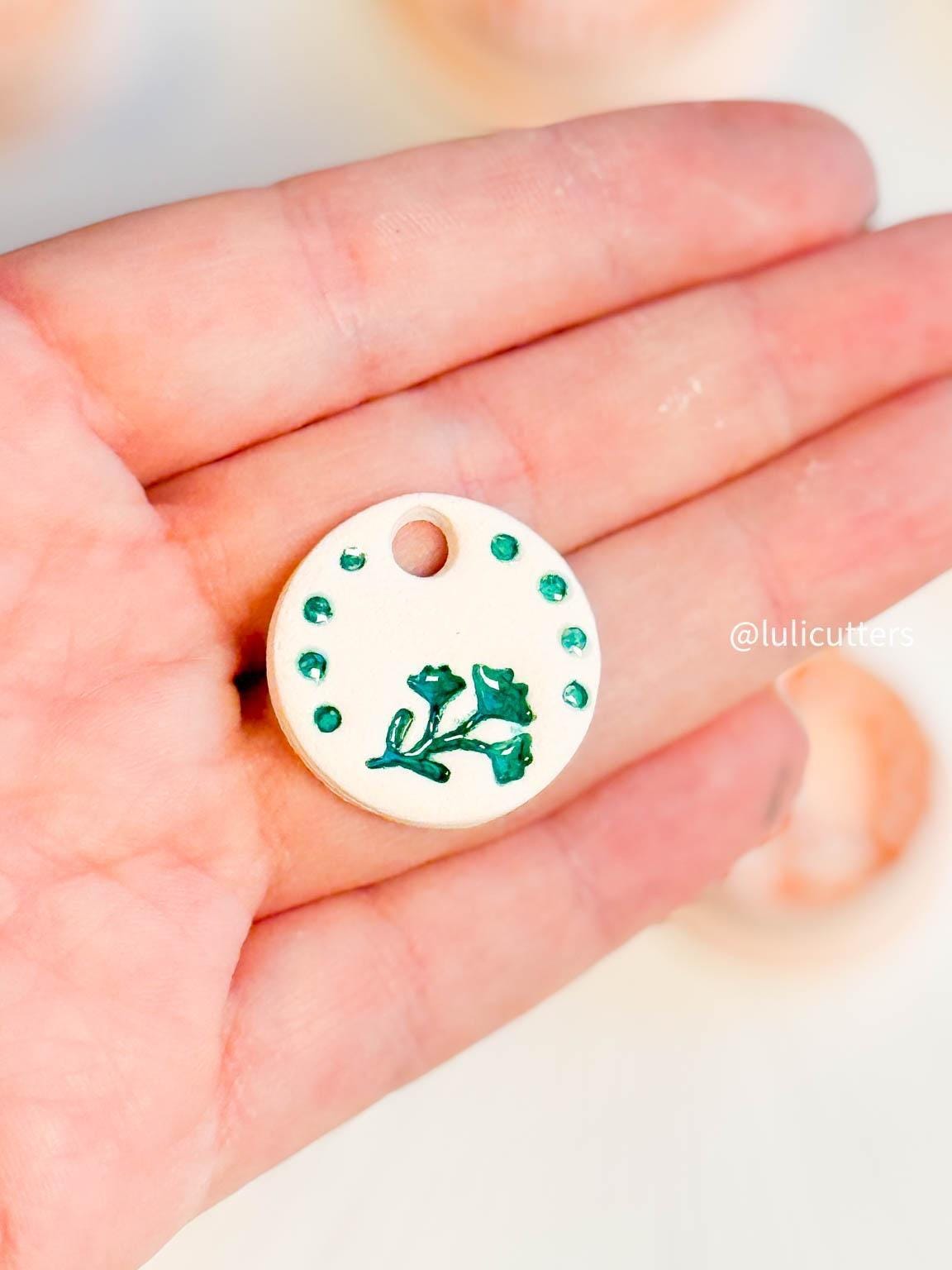 Leaf & Dotted Frame Cutter: Polymer Clay Pendant Tool (25/30/35 mm)