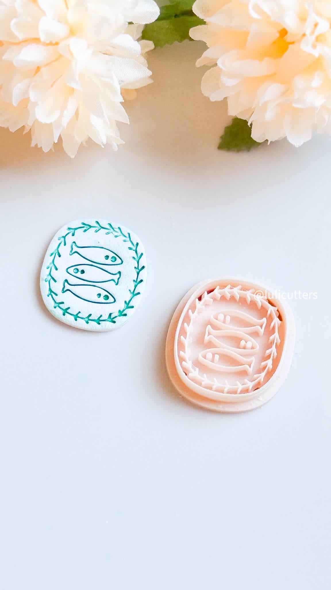 Three Fish in Wreath Clay Cutter Ocean Imprint Design (5 Size Options)