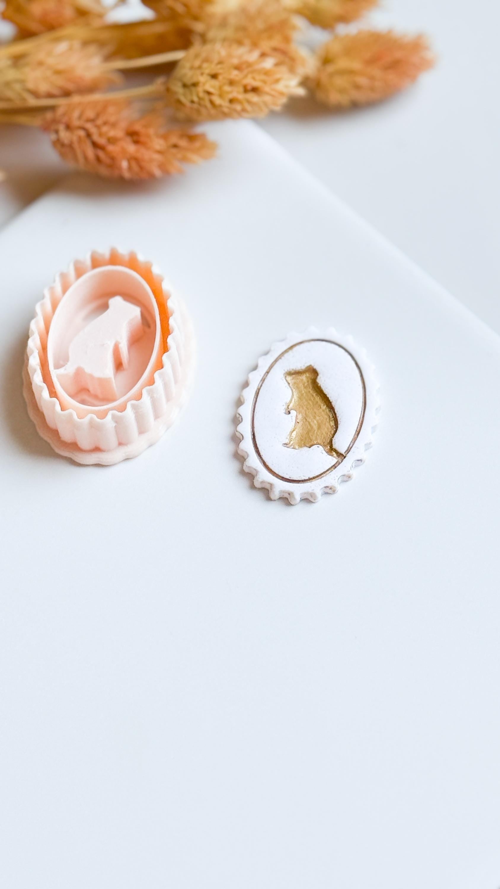 Mouse in Scalloped Oval Frame Cutter: Cottagecore Clay Mold