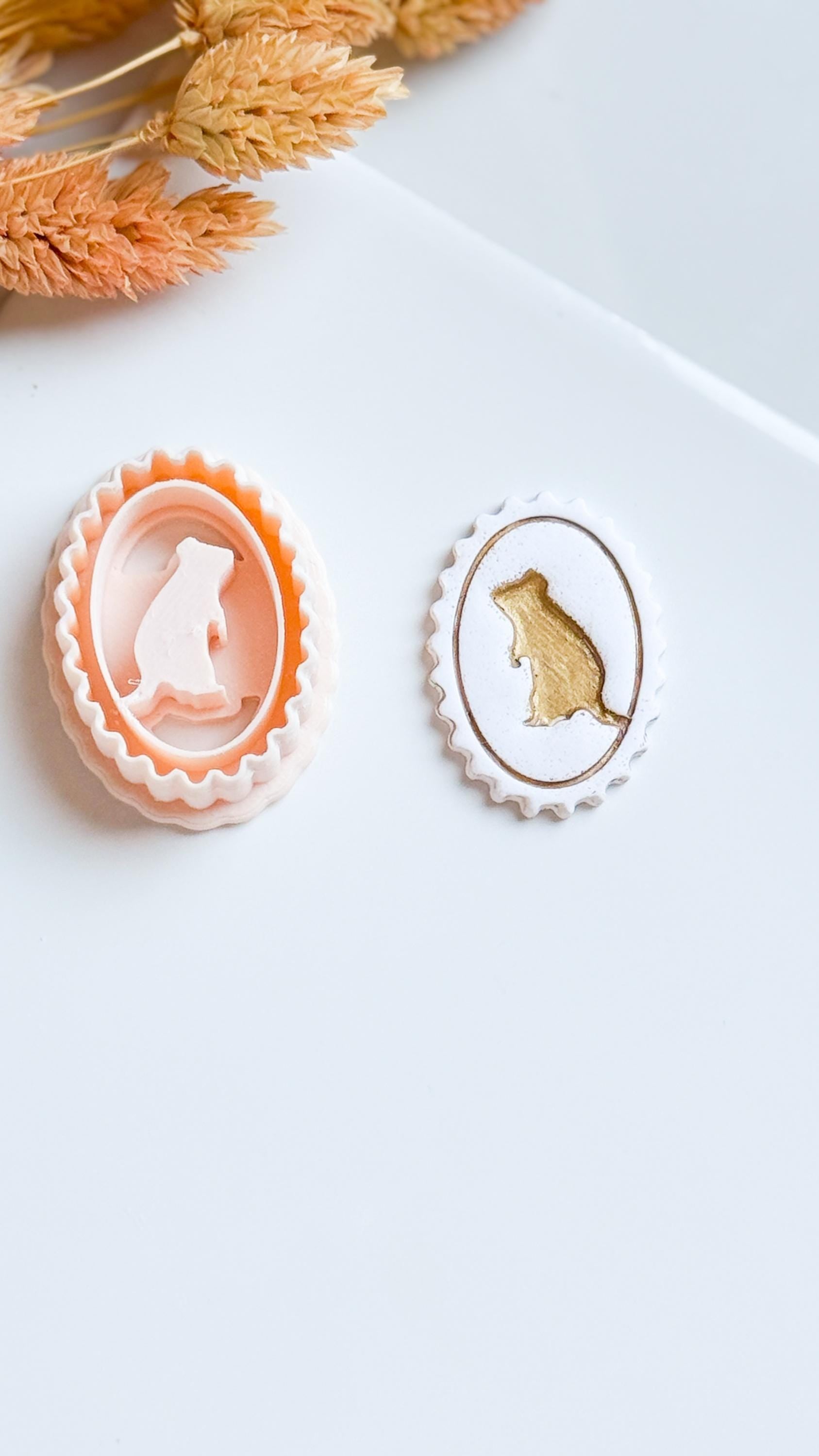 Mouse in Scalloped Oval Frame Cutter: Cottagecore Clay Mold
