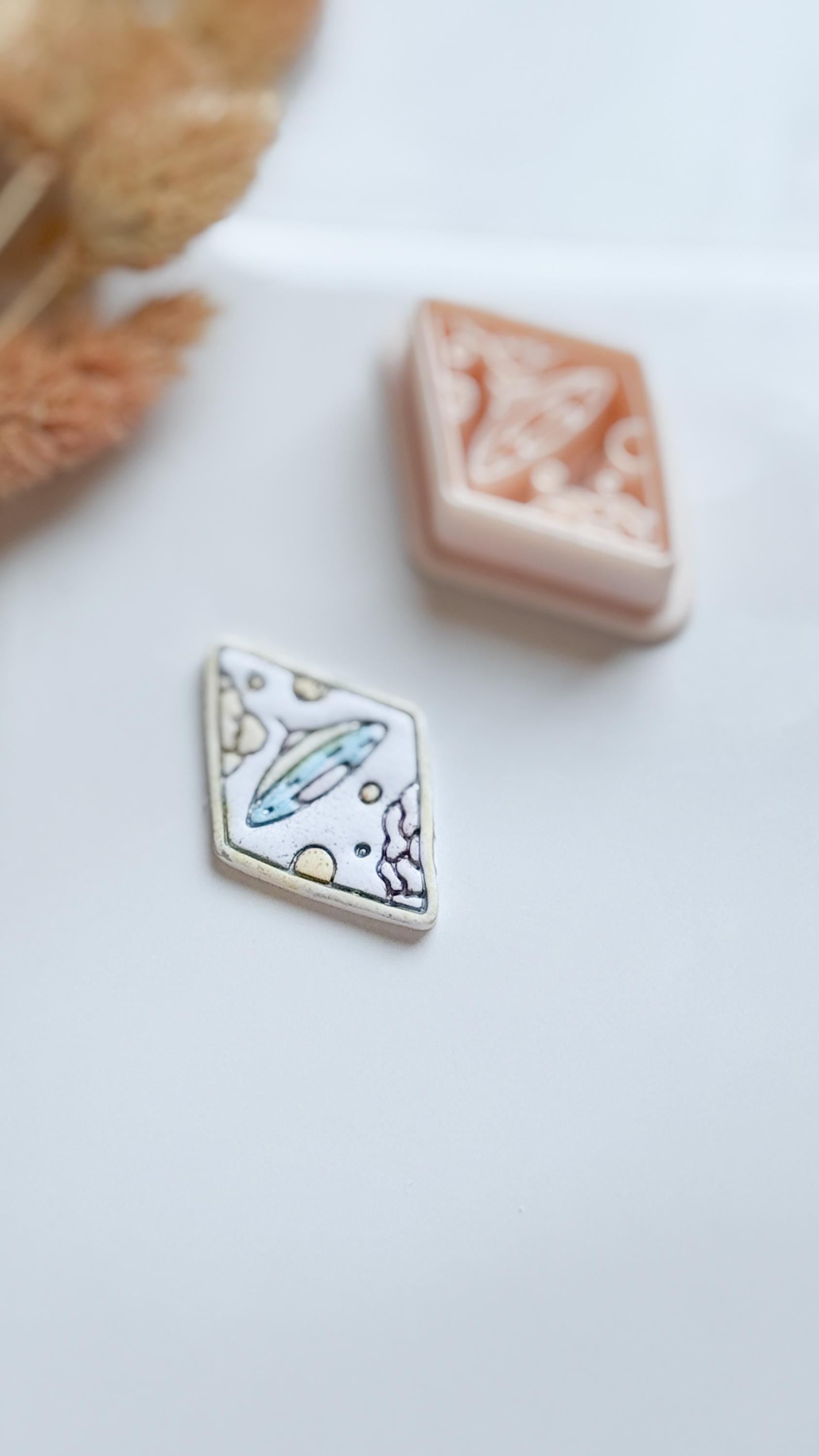 UFO Clay Cutter: Alien Spaceship Polymer Clay Mold - 35mm/40mm