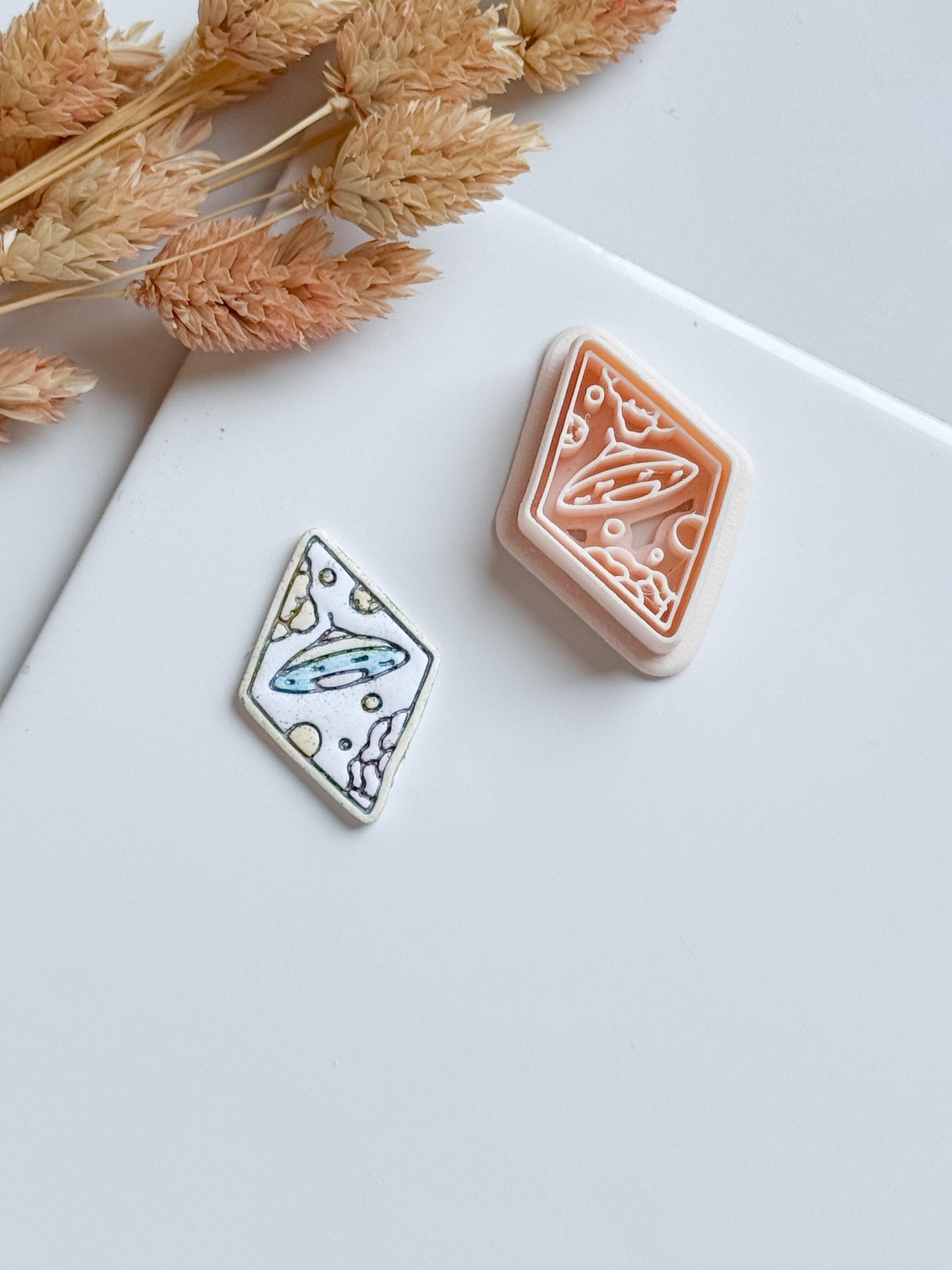 UFO Clay Cutter: Alien Spaceship Polymer Clay Mold - 35mm/40mm