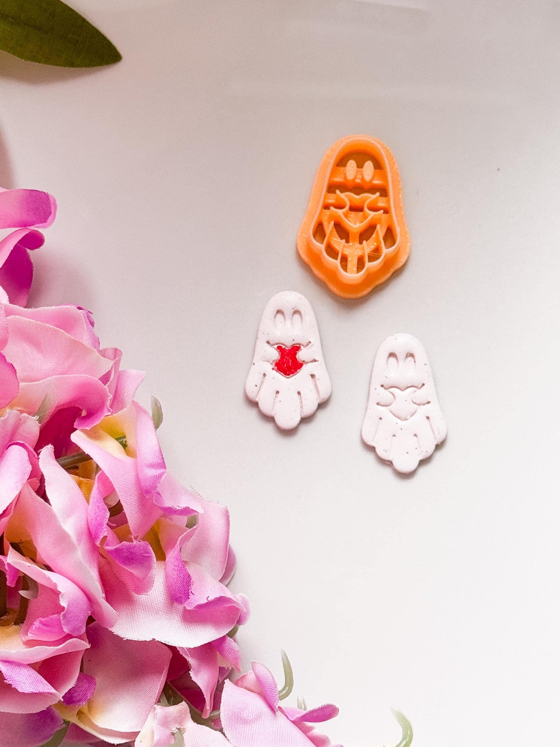 Heart Holding Ghost Polymer Clay Cutter - Halloween Earring Jewelry Tool