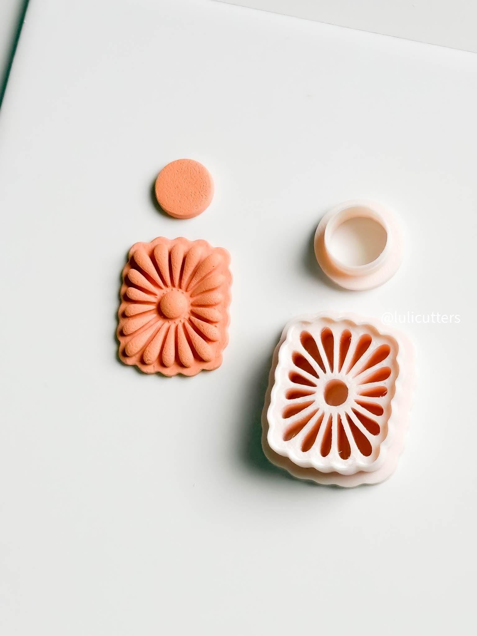 Scalloped Rectangle Daisy Clay Cutter Set Includes Floral Base + Circle Topper