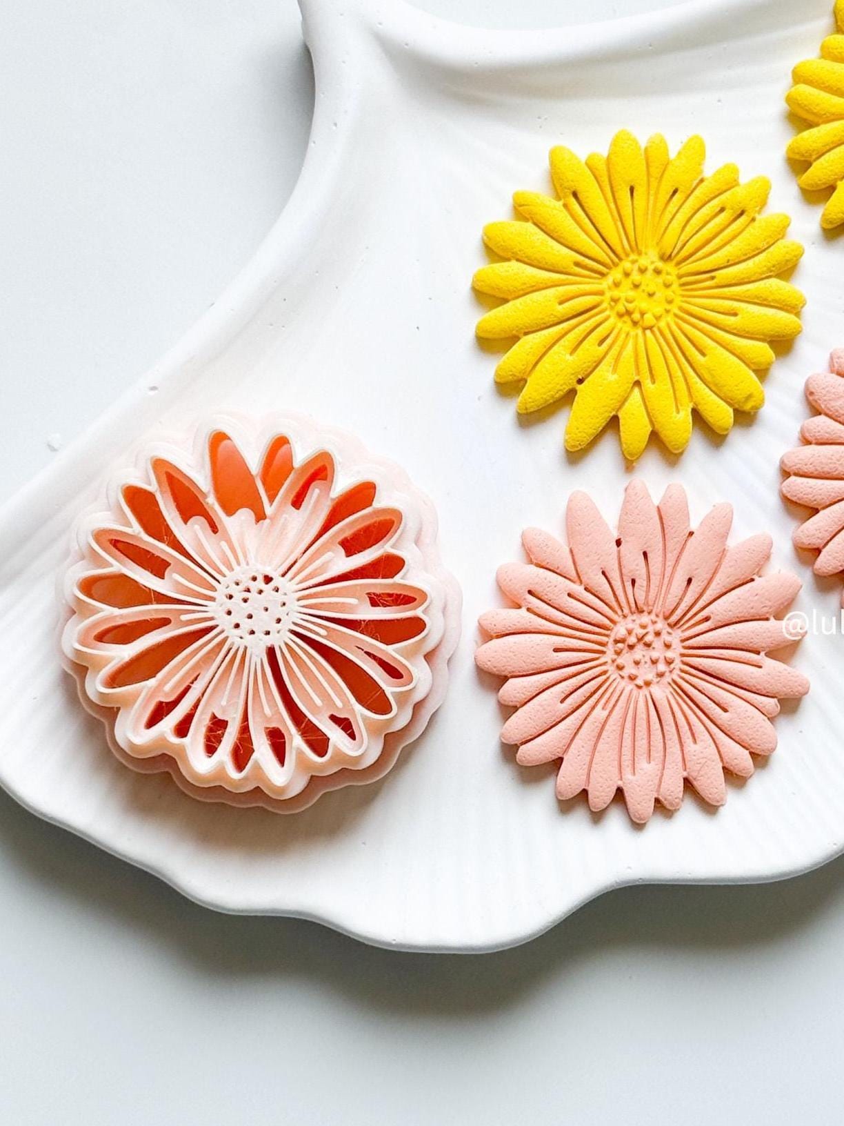 Daisy Clay Cutter: Floral Embossed Stamp for Polymer Clay Earrings (42mm)