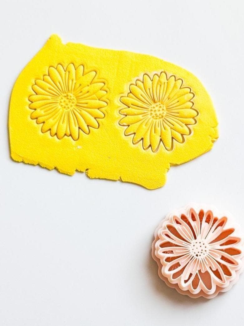Daisy Clay Cutter: Floral Embossed Stamp for Polymer Clay Earrings (42mm)