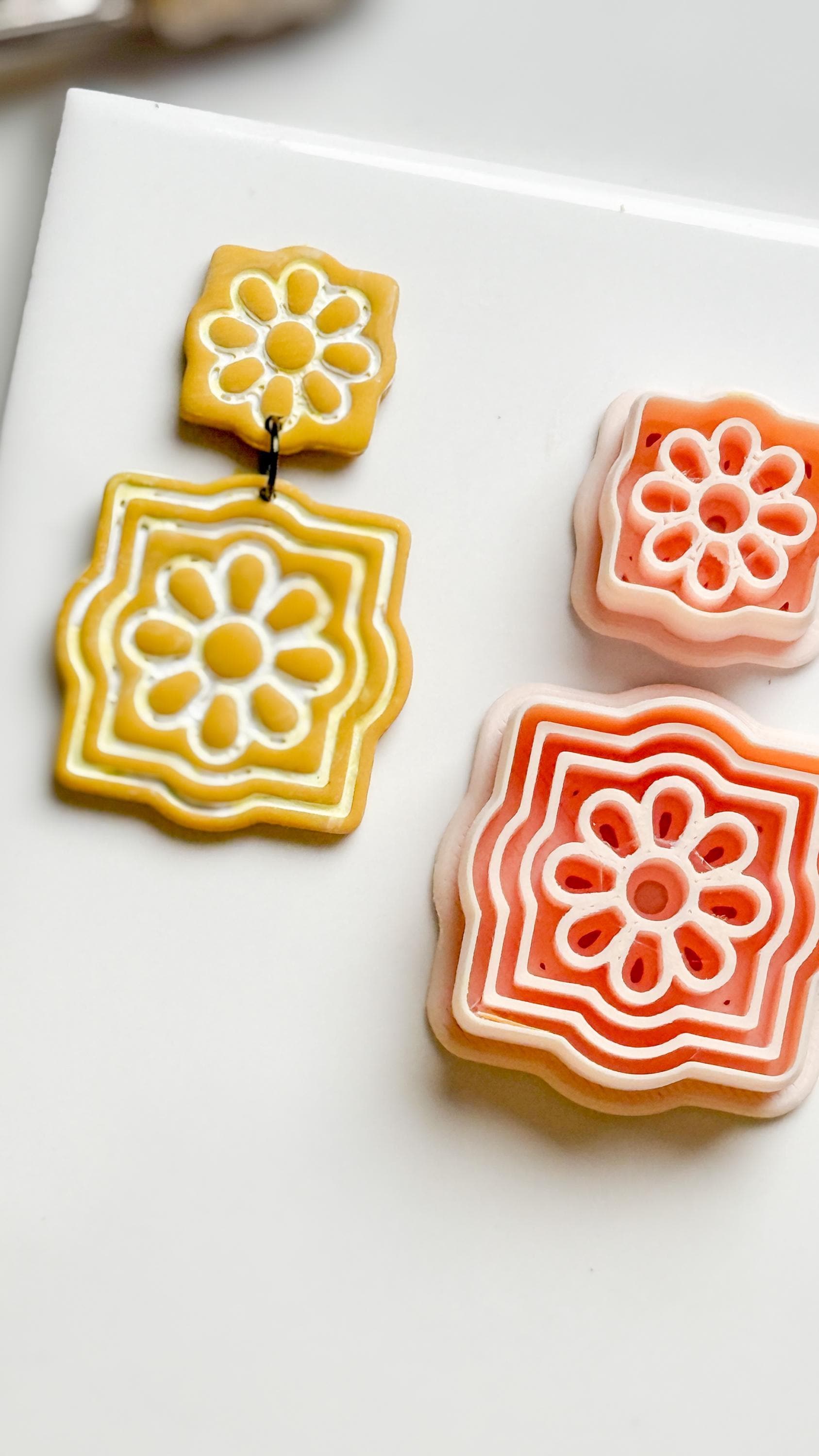 Floral Tile Square Clay Cutter Set with Daisy Pattern - Majolica Collection