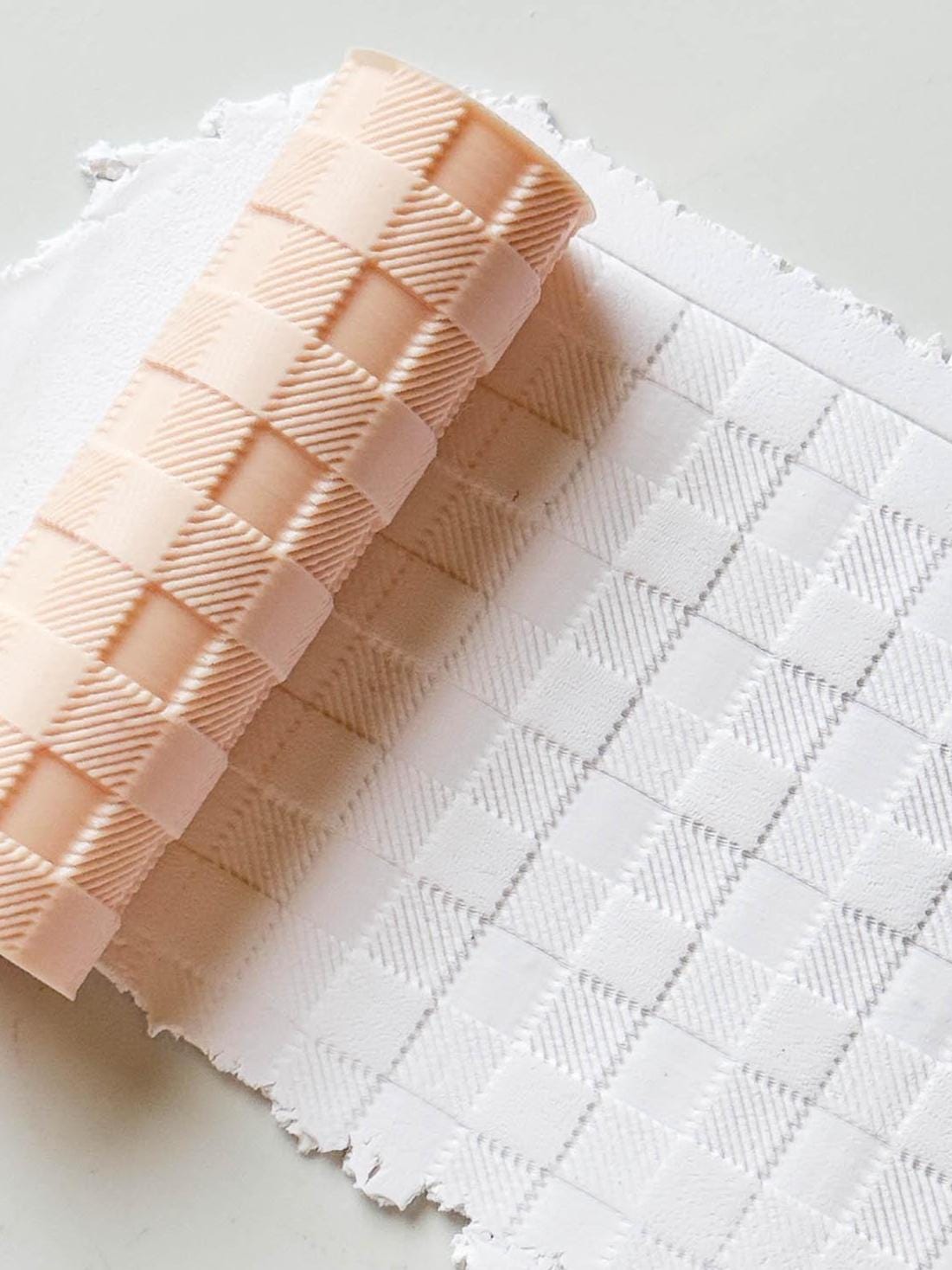 Woven Checkerboard Clay Texture Roller 8 cm Roller with Detailed Diagonal Line Pattern