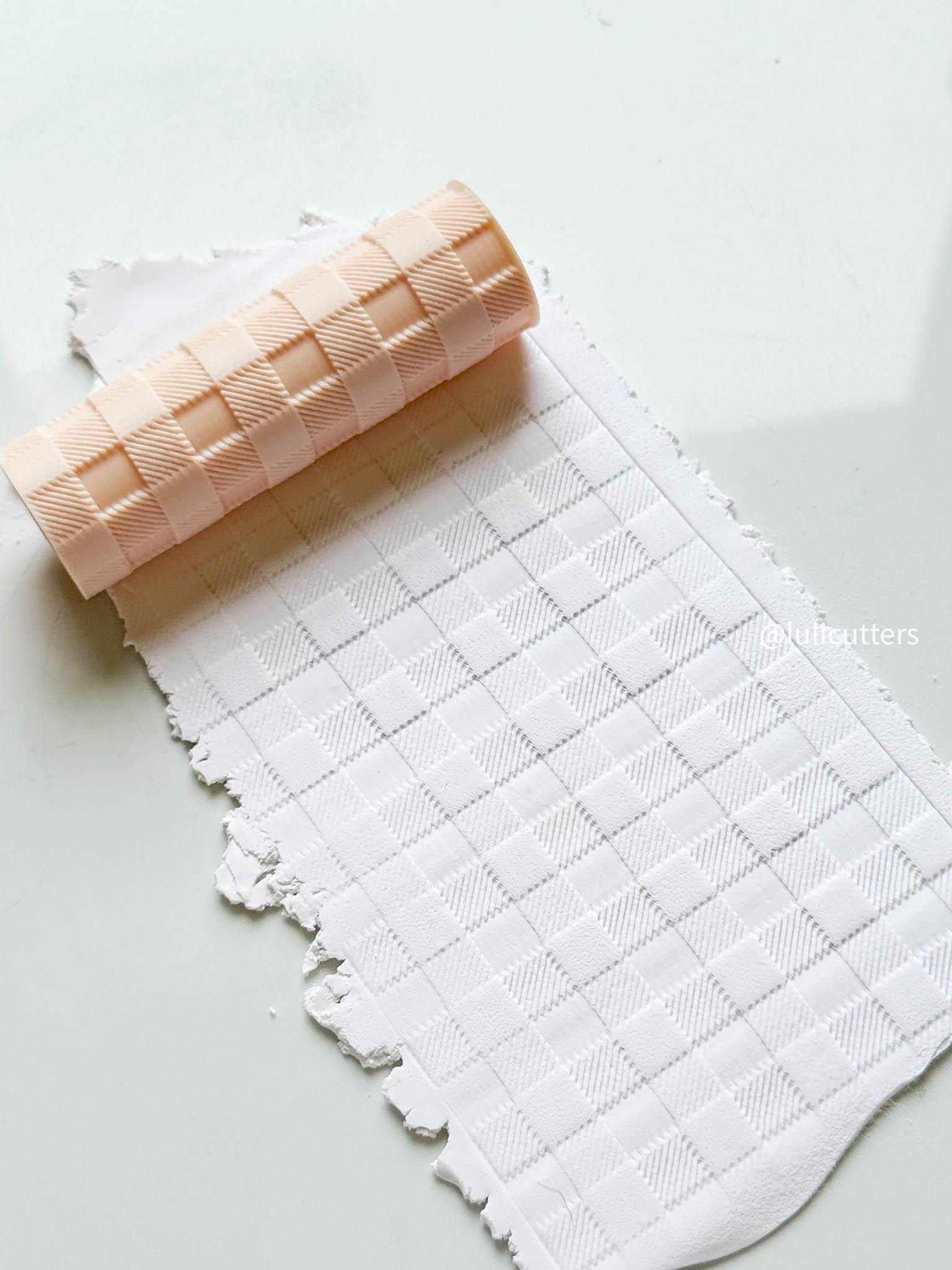 Woven Checkerboard Clay Texture Roller 8 cm Roller with Detailed Diagonal Line Pattern