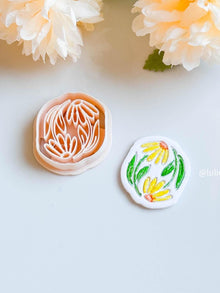 Daisy Flower Imprint Clay Cutter Round Floral Design with Detailed Paintable Lines