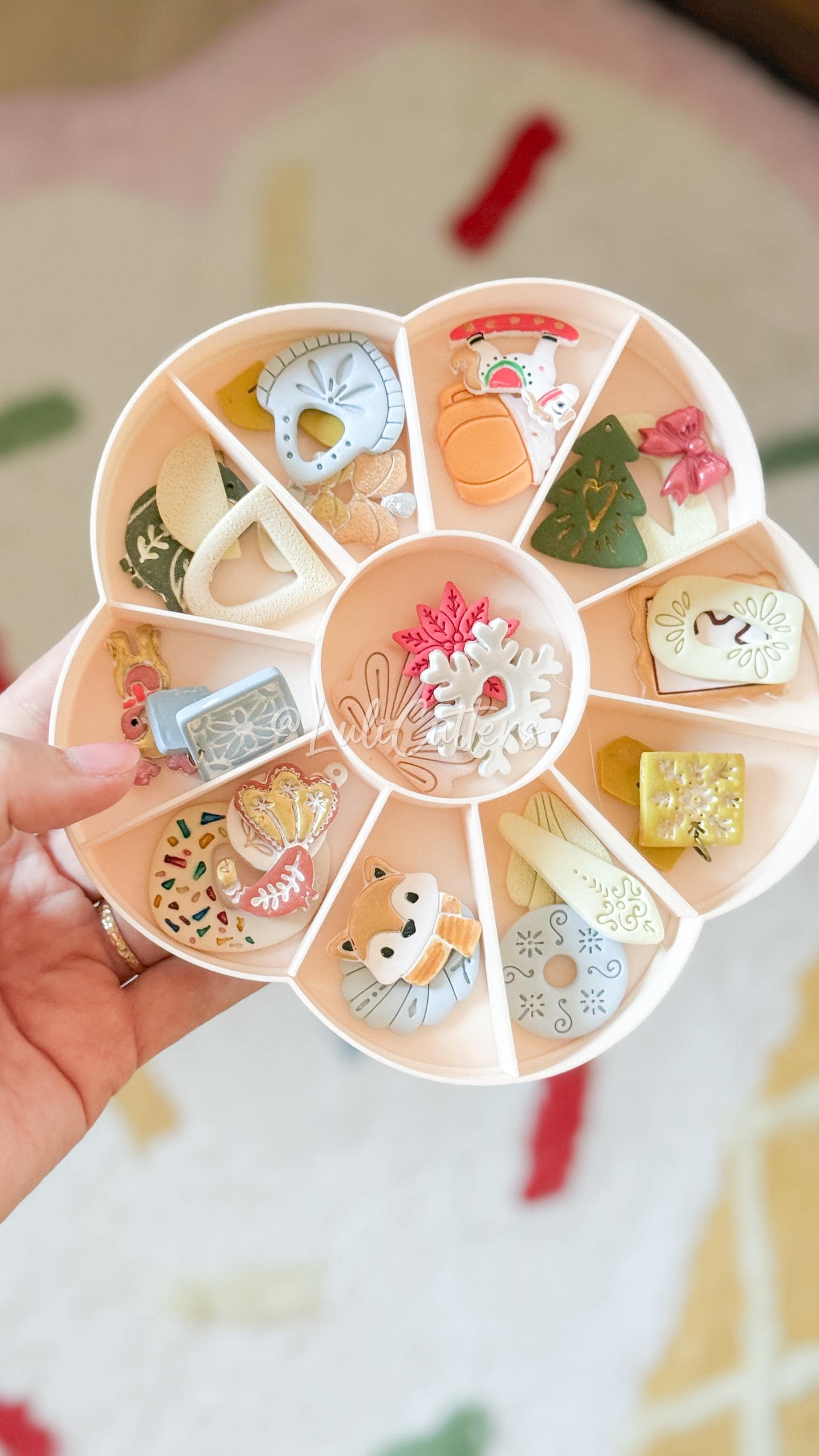 Flower Sectioned Jewelry Tray – Organizer with Compartments for Clay Cutters & Earrings