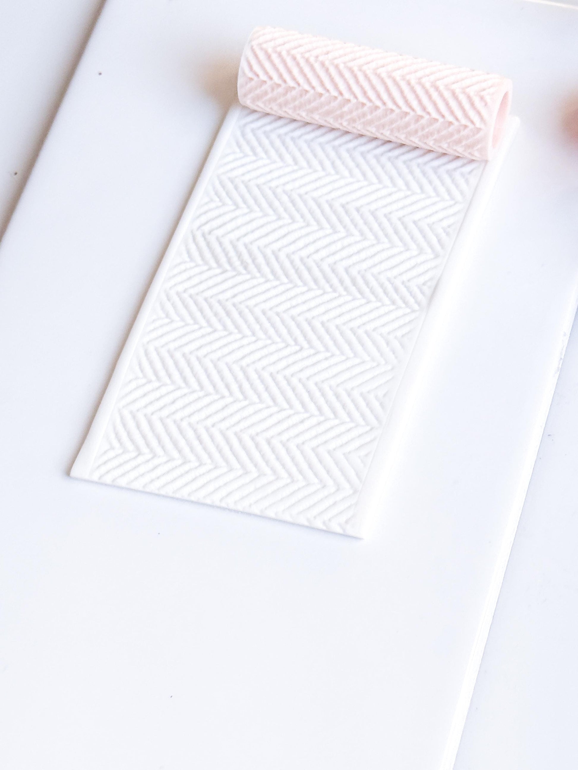 Herringbone Knit Embossing Roller – Diagonal Texture Roller for Polymer Clay