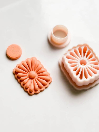 Scalloped Rectangle Daisy Clay Cutter Set Includes Floral Base + Circle Topper