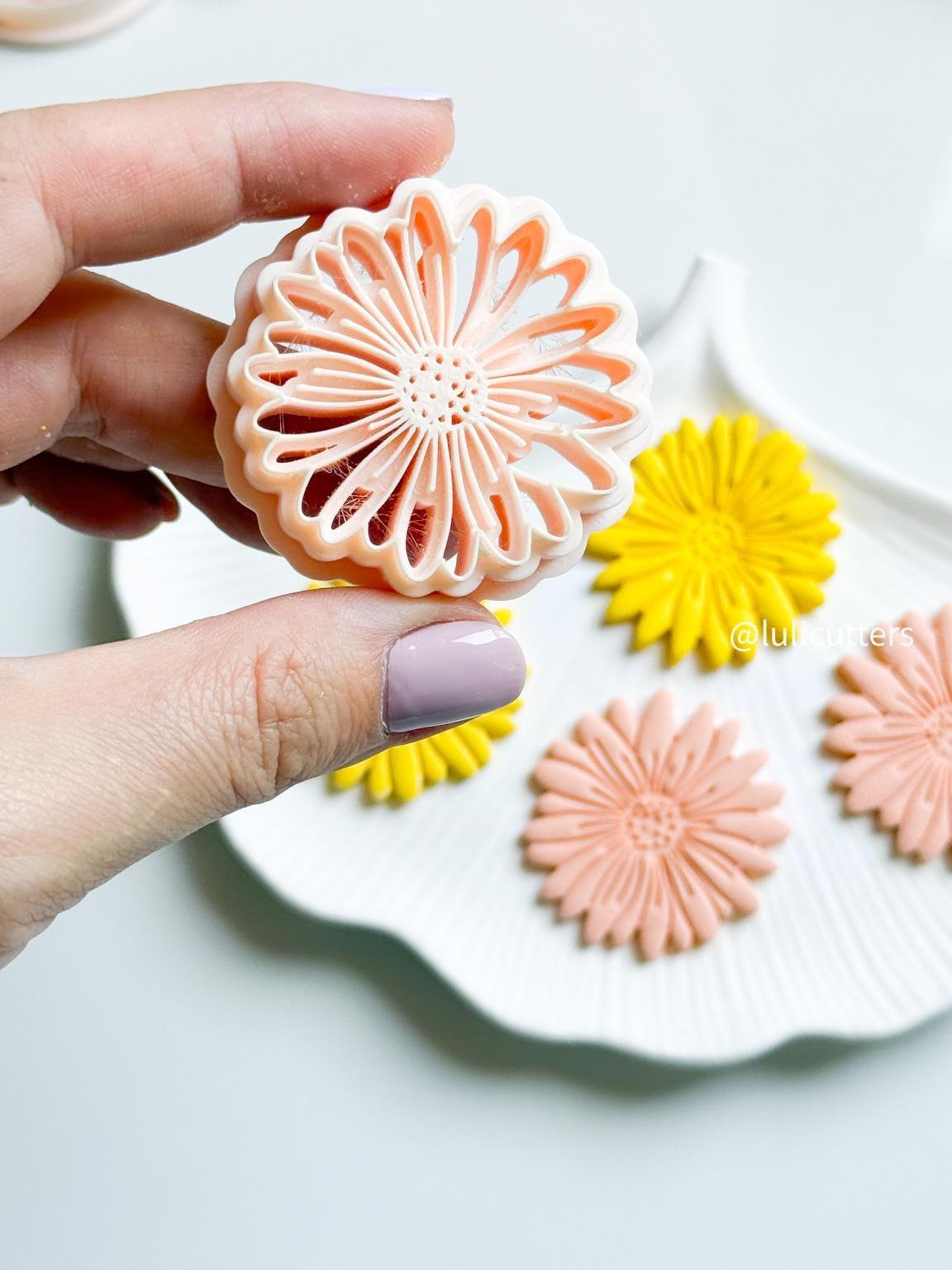 Daisy Clay Cutter: Floral Embossed Stamp for Polymer Clay Earrings (42mm)