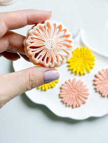 Daisy Clay Cutter: Floral Embossed Stamp for Polymer Clay Earrings (42mm)