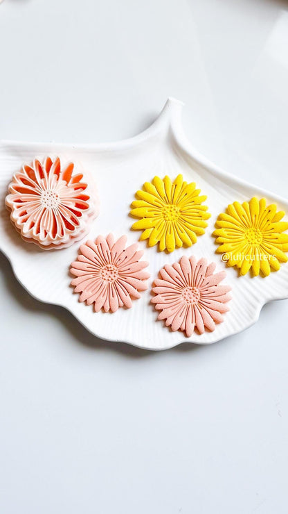 Daisy Clay Cutter: Floral Embossed Stamp for Polymer Clay Earrings (42mm)