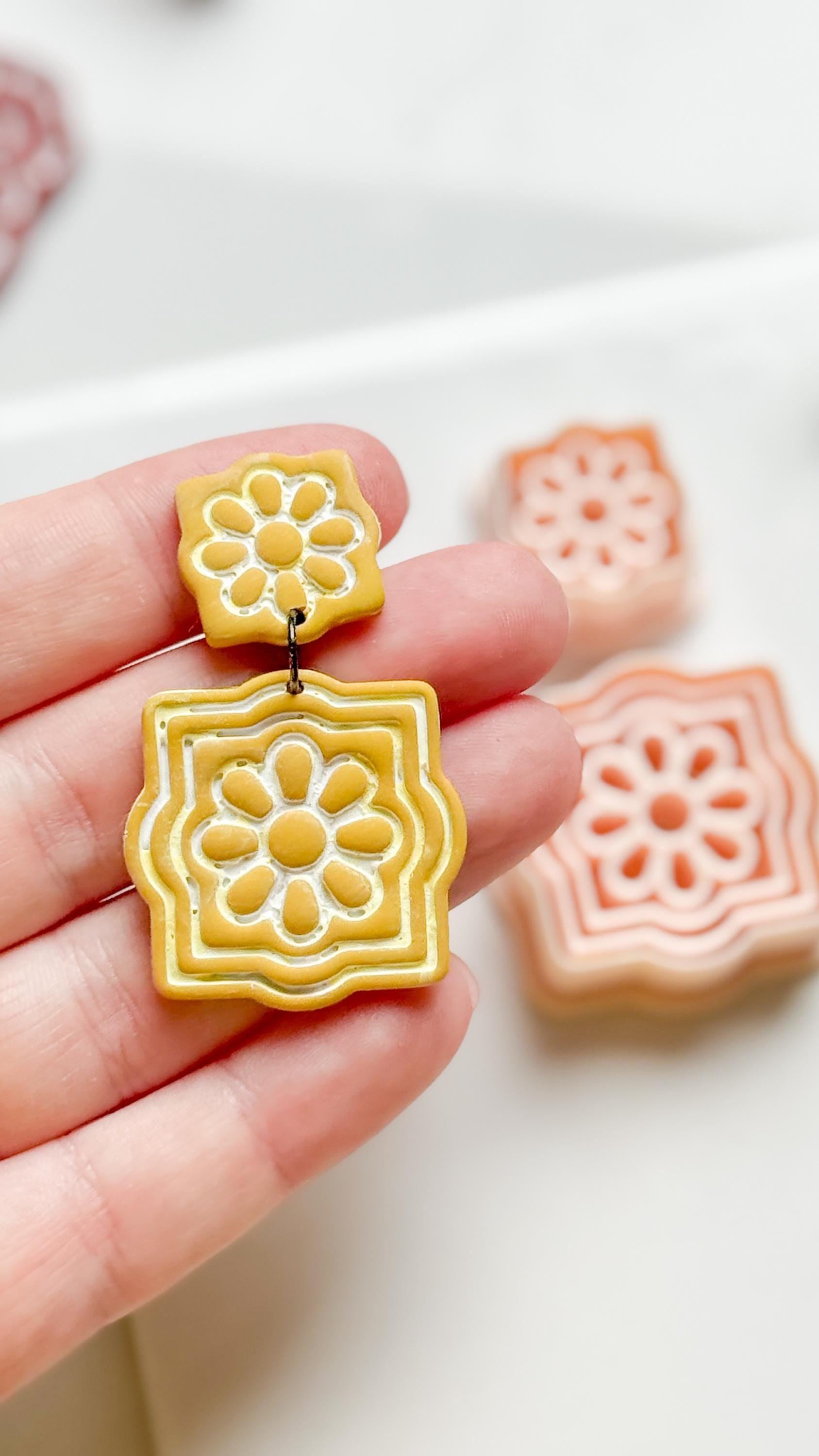 Floral Tile Square Clay Cutter Set with Daisy Pattern - Majolica Collection
