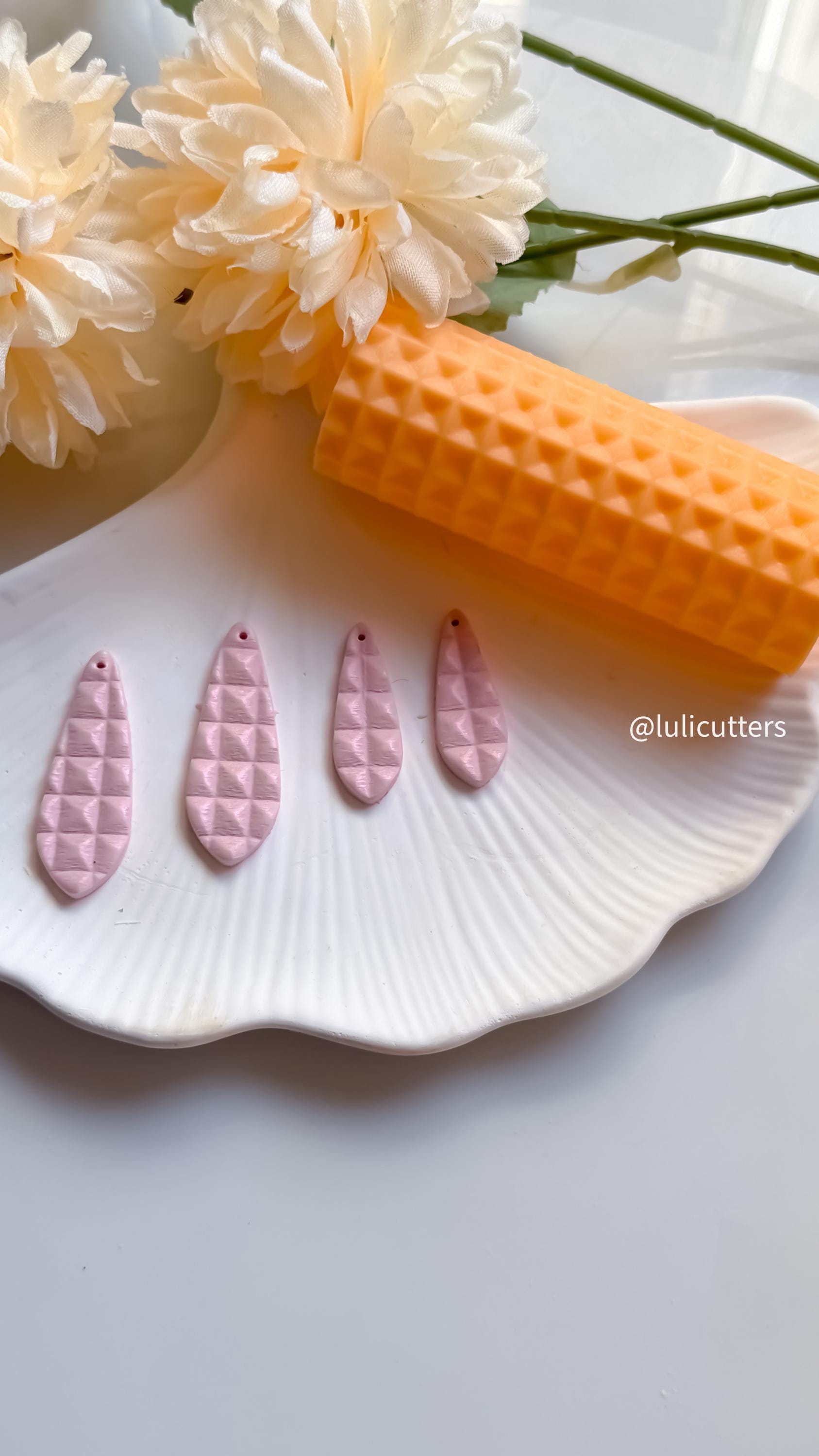 Pyramid Texture Roller: Diamond Grid Geometric Clay Tool