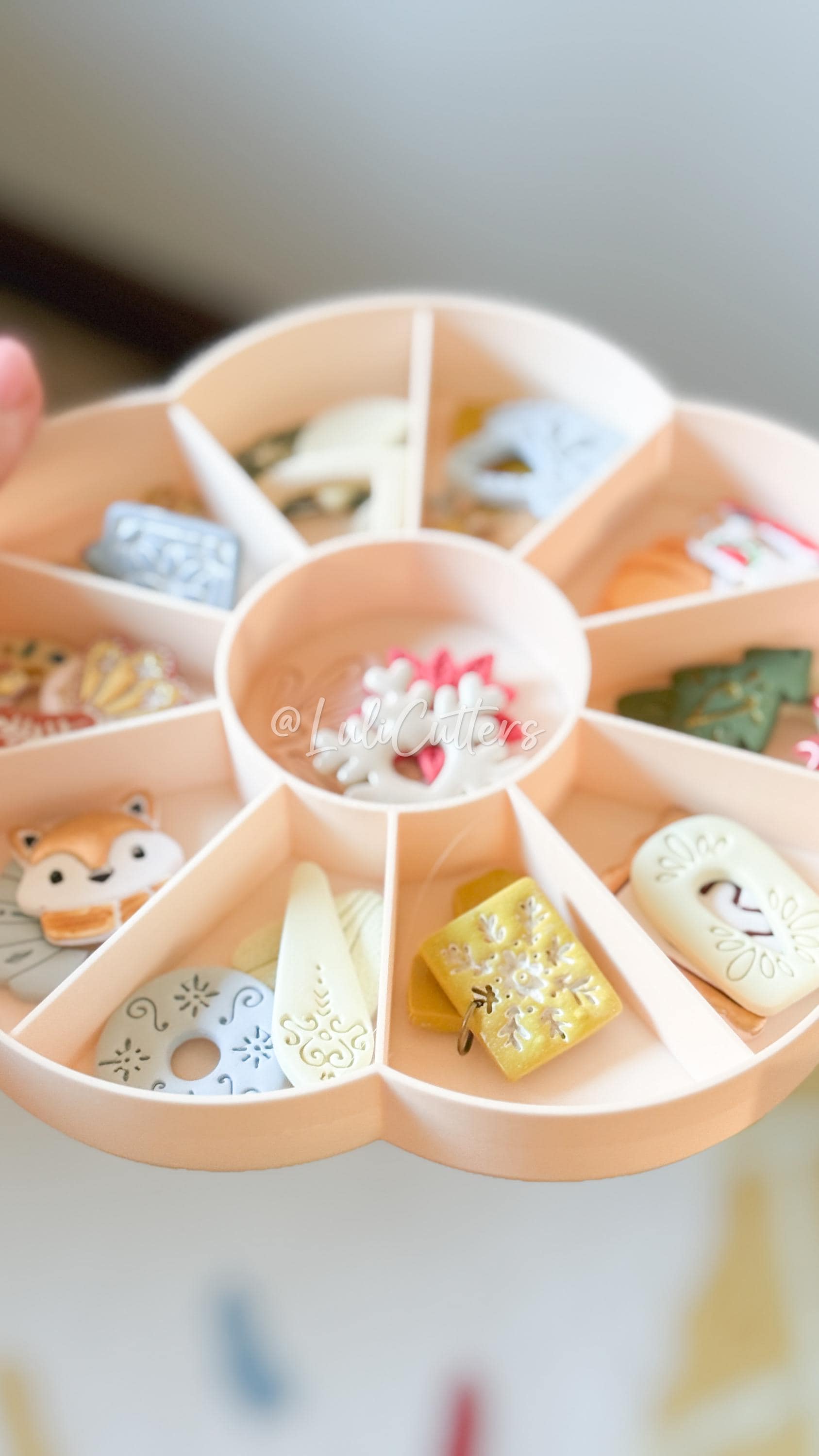 Flower Sectioned Jewelry Tray – Organizer with Compartments for Clay Cutters & Earrings