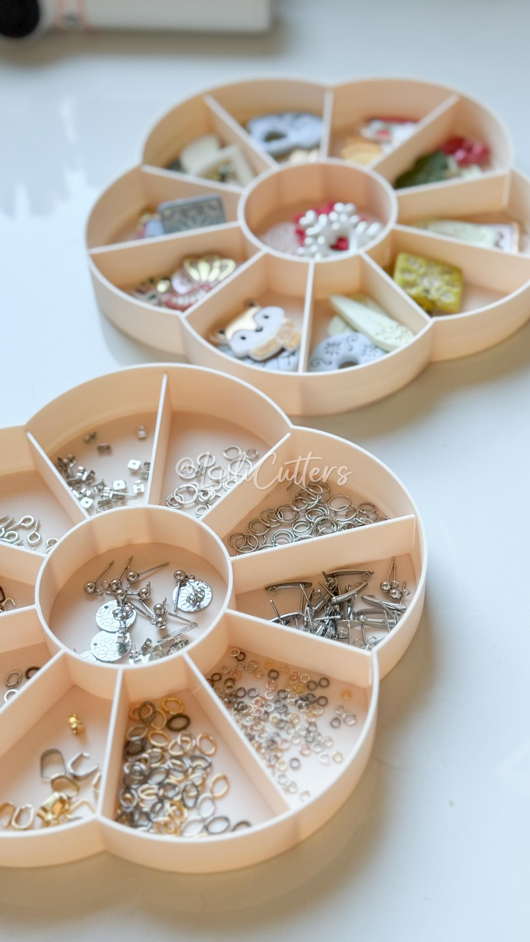 Flower Sectioned Jewelry Tray – Organizer with Compartments for Clay Cutters & Earrings