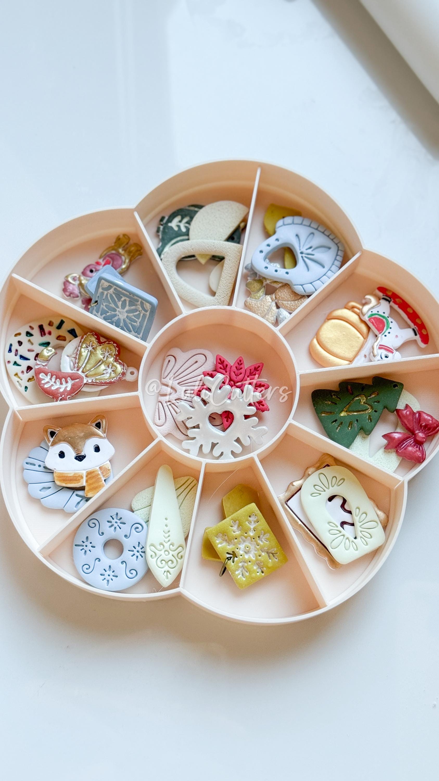 Flower Sectioned Jewelry Tray – Organizer with Compartments for Clay Cutters & Earrings