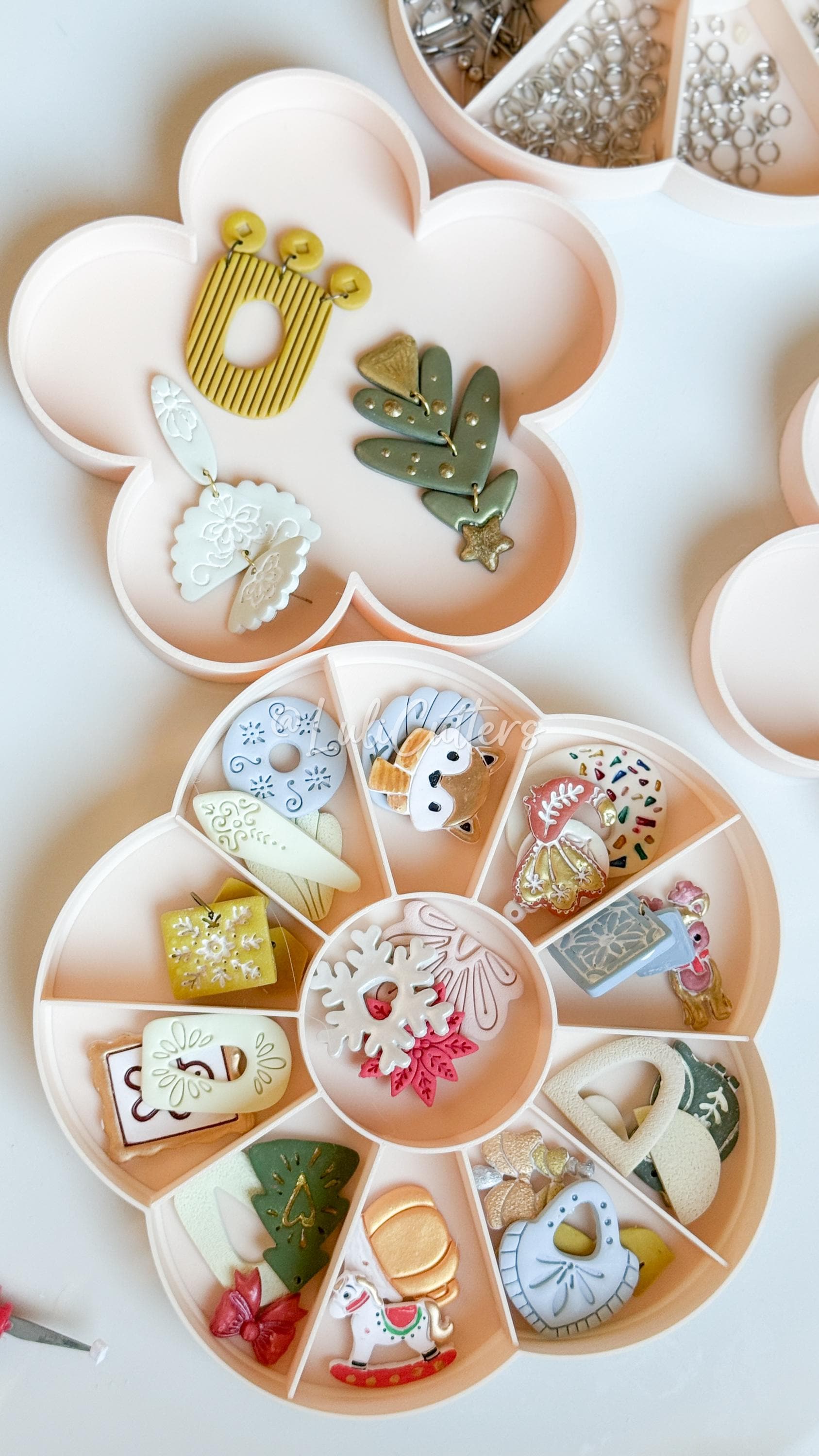 Flower Sectioned Jewelry Tray – Organizer with Compartments for Clay Cutters & Earrings