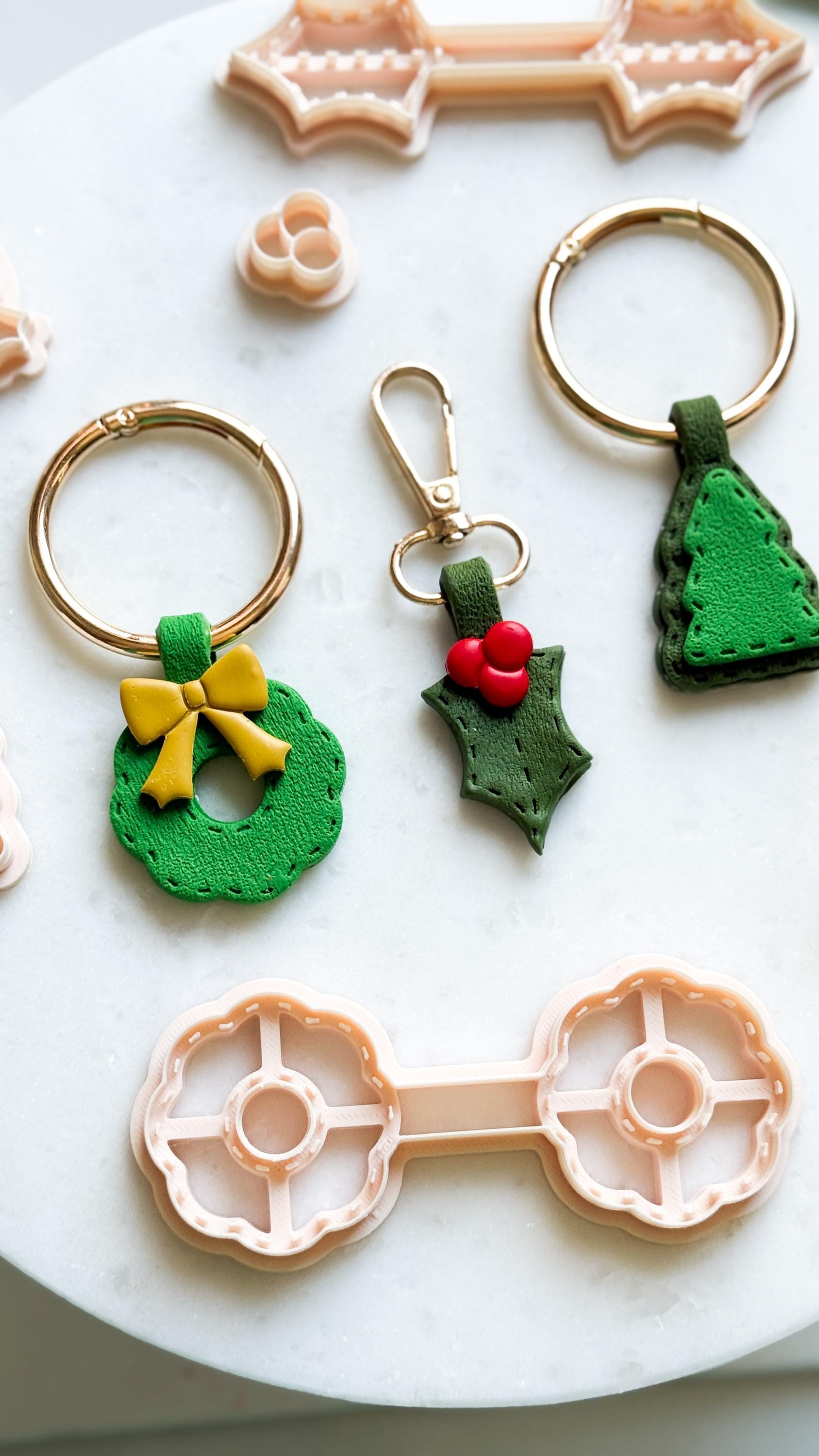 Christmas Keychain Clay Cutter – Wreath, Tree & Mistletoe Polymer Clay Tools for Holiday Crafts