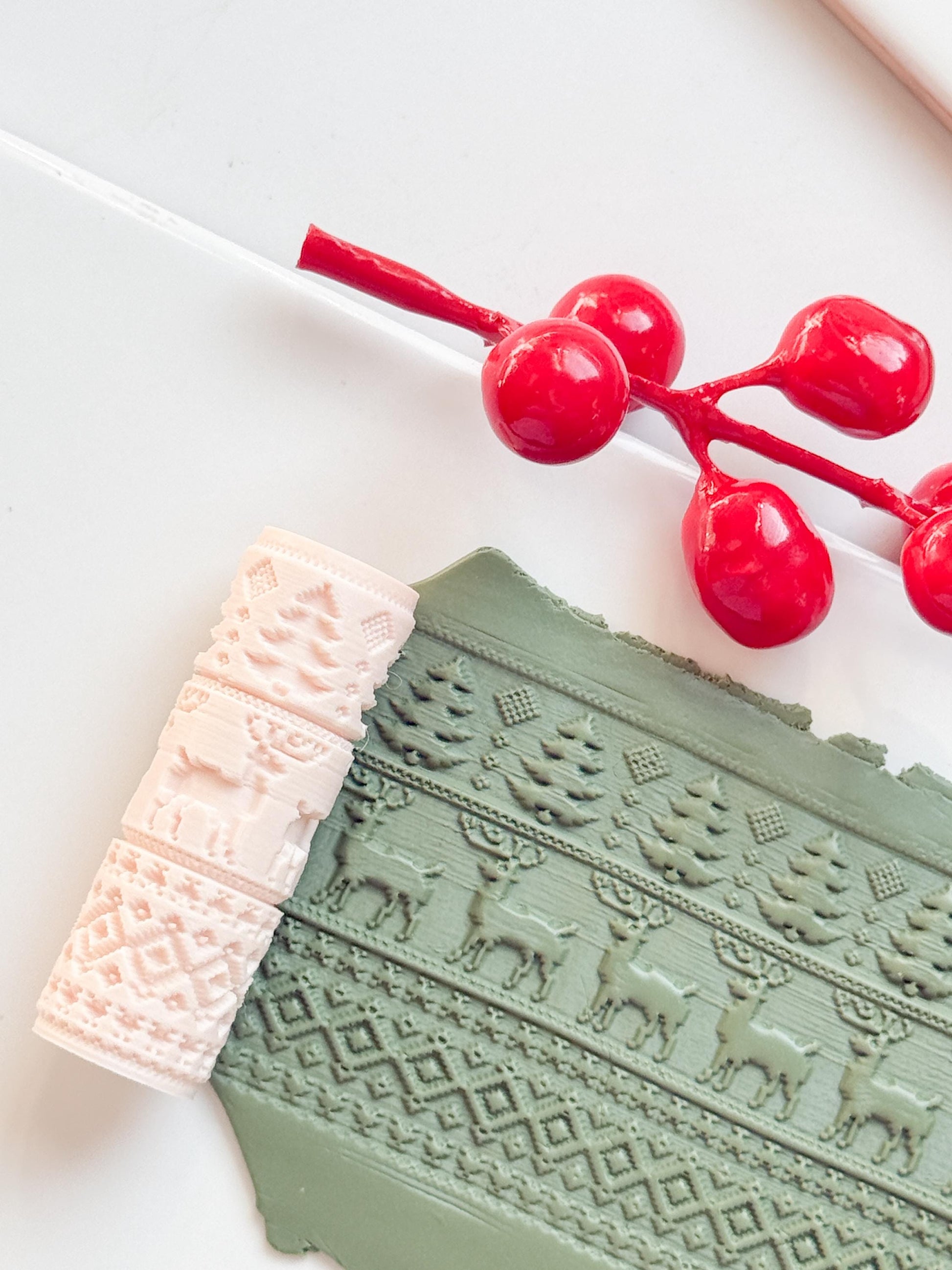 Christmas Sweater Embossing Roller – Reindeer and Tree Pattern Polymer Clay Tool