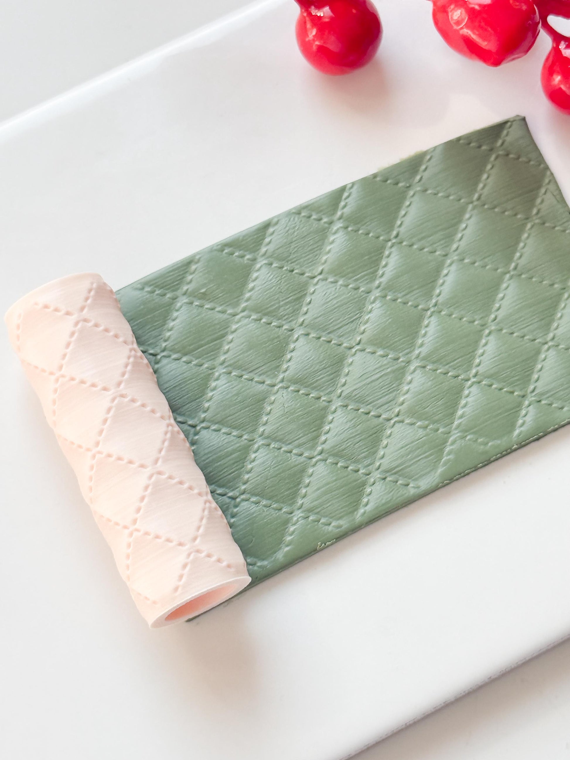 Quilted Diamond Emboss Roller for Polymer Clay – Stitch Texture Rolling Pin
