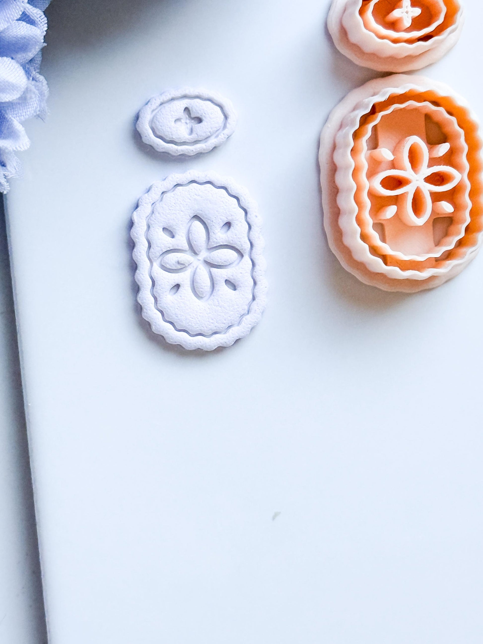 Floral Cameo Clay Cutter: Scalloped Oval Frame with Floral Detail