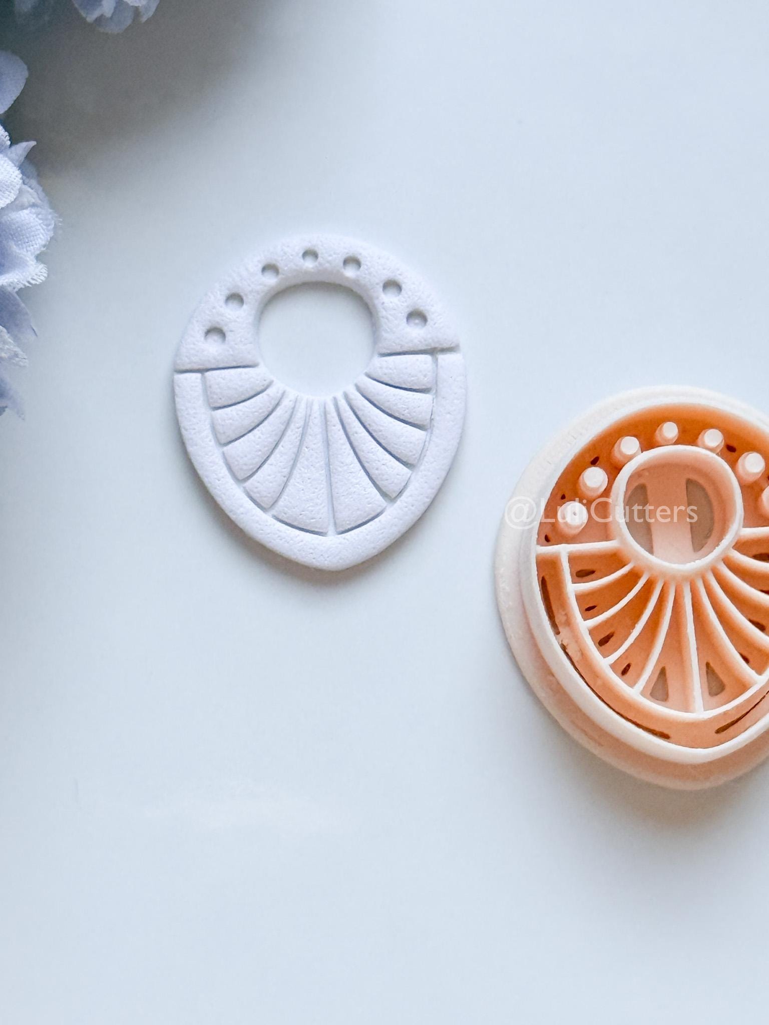 Arla Beam Polymer Clay Cutter: Radiant Arc Design for Earrings