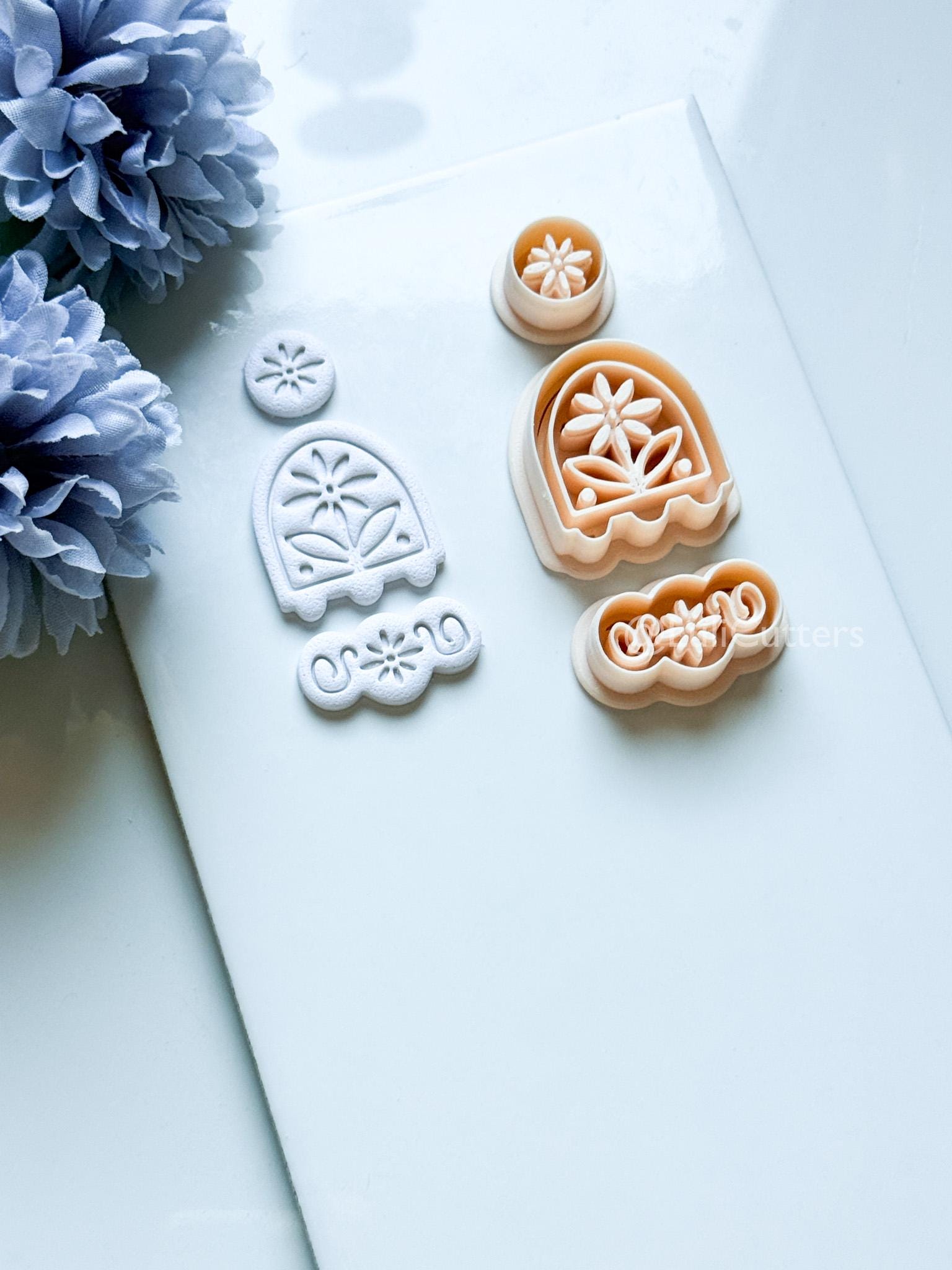 Sora Polymer Clay Cutter: Floral Arch Design for Earrings