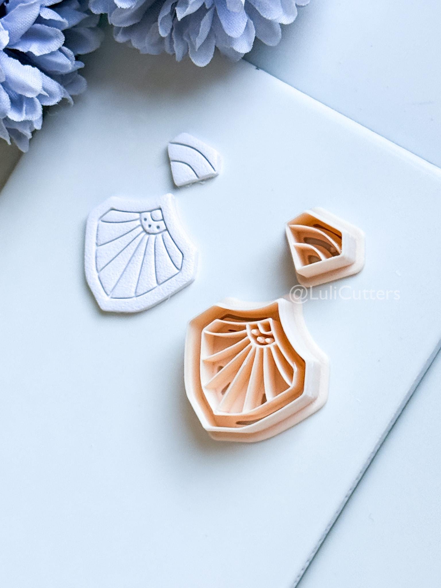 Ray Moss Polymer Clay Cutter: Fan Ray Design for Earrings