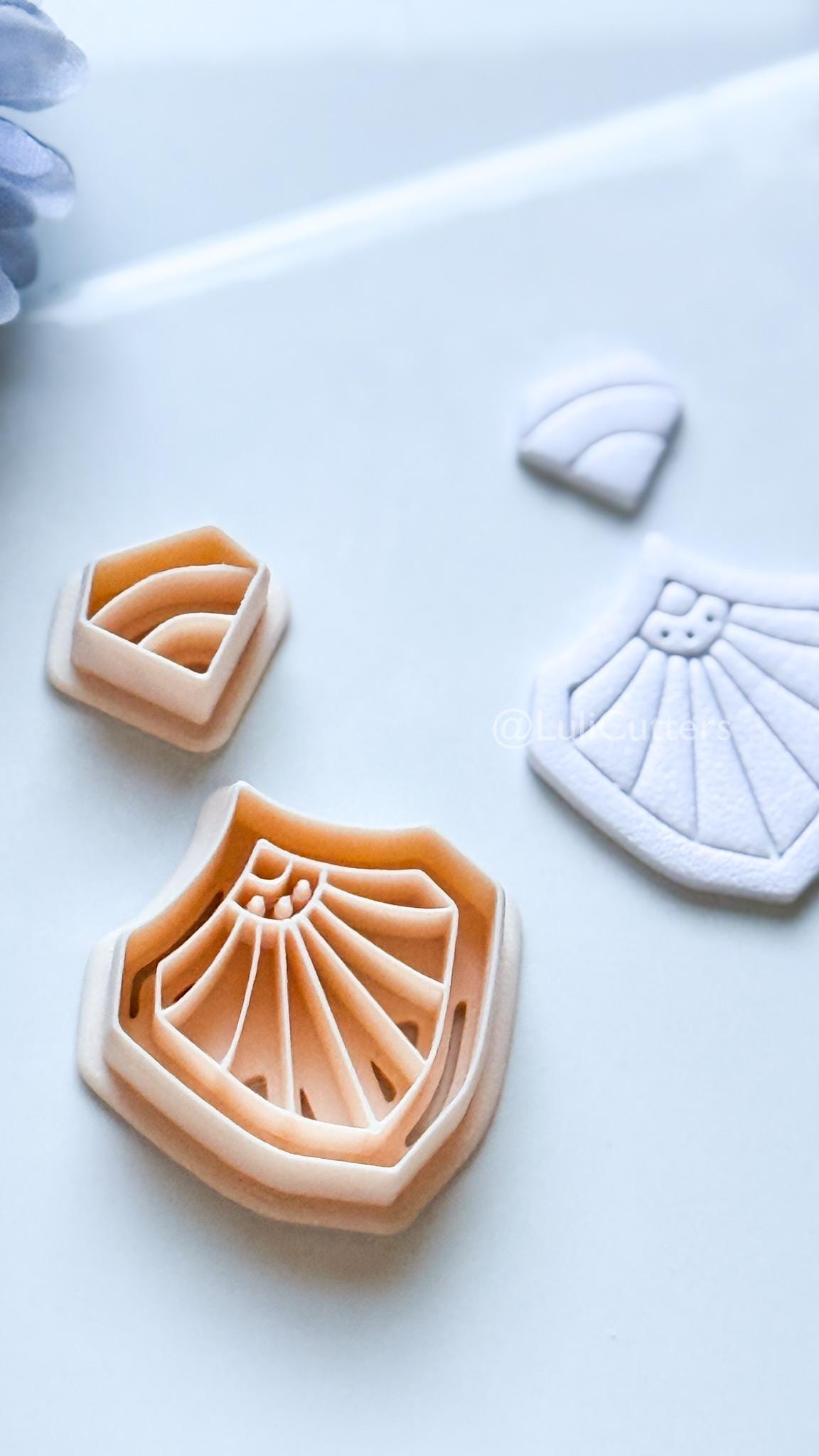 Ray Moss Polymer Clay Cutter: Fan Ray Design for Earrings