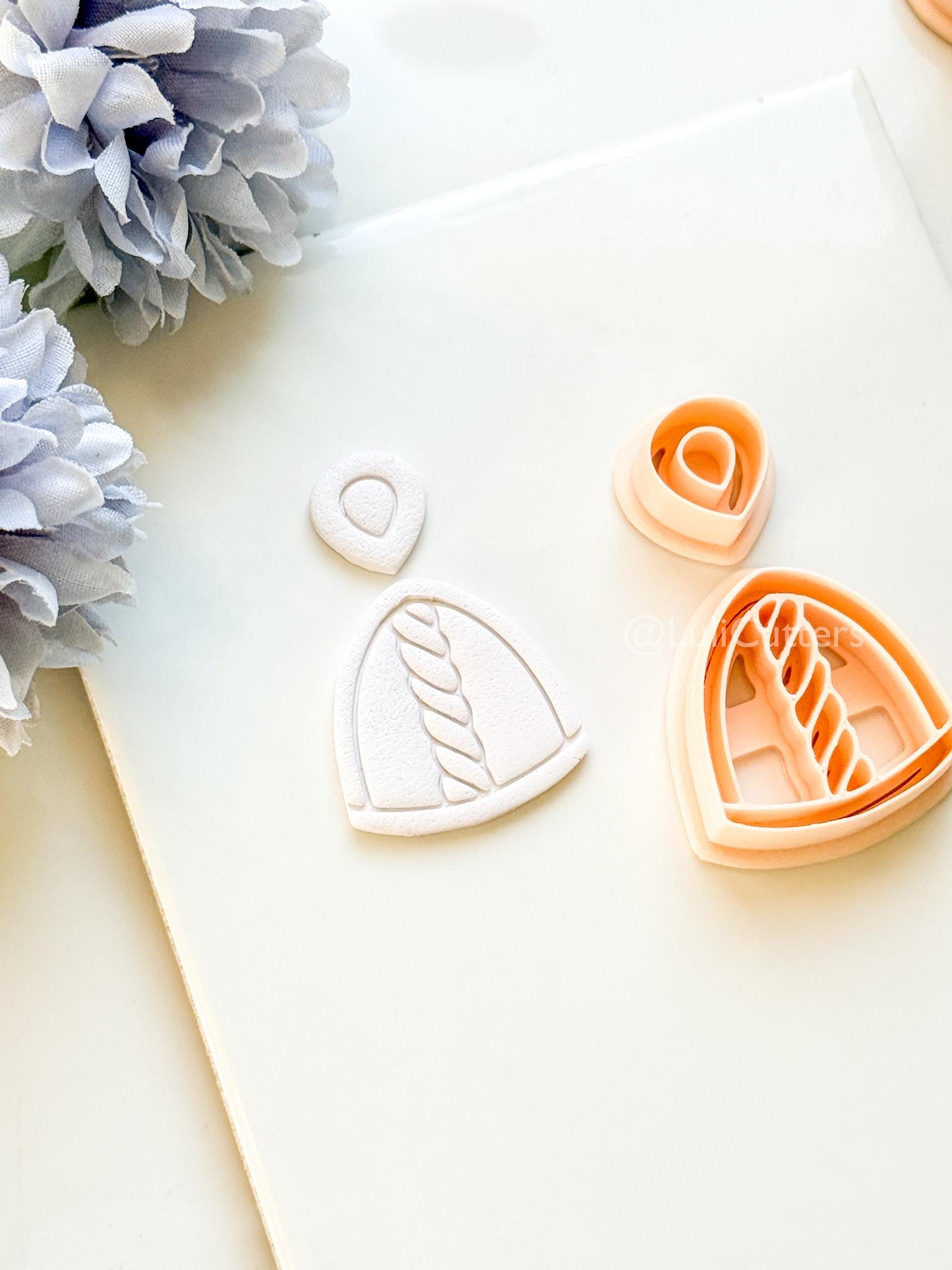 Loop Sol Polymer Clay Cutter: Twisted Arch Design for Earrings