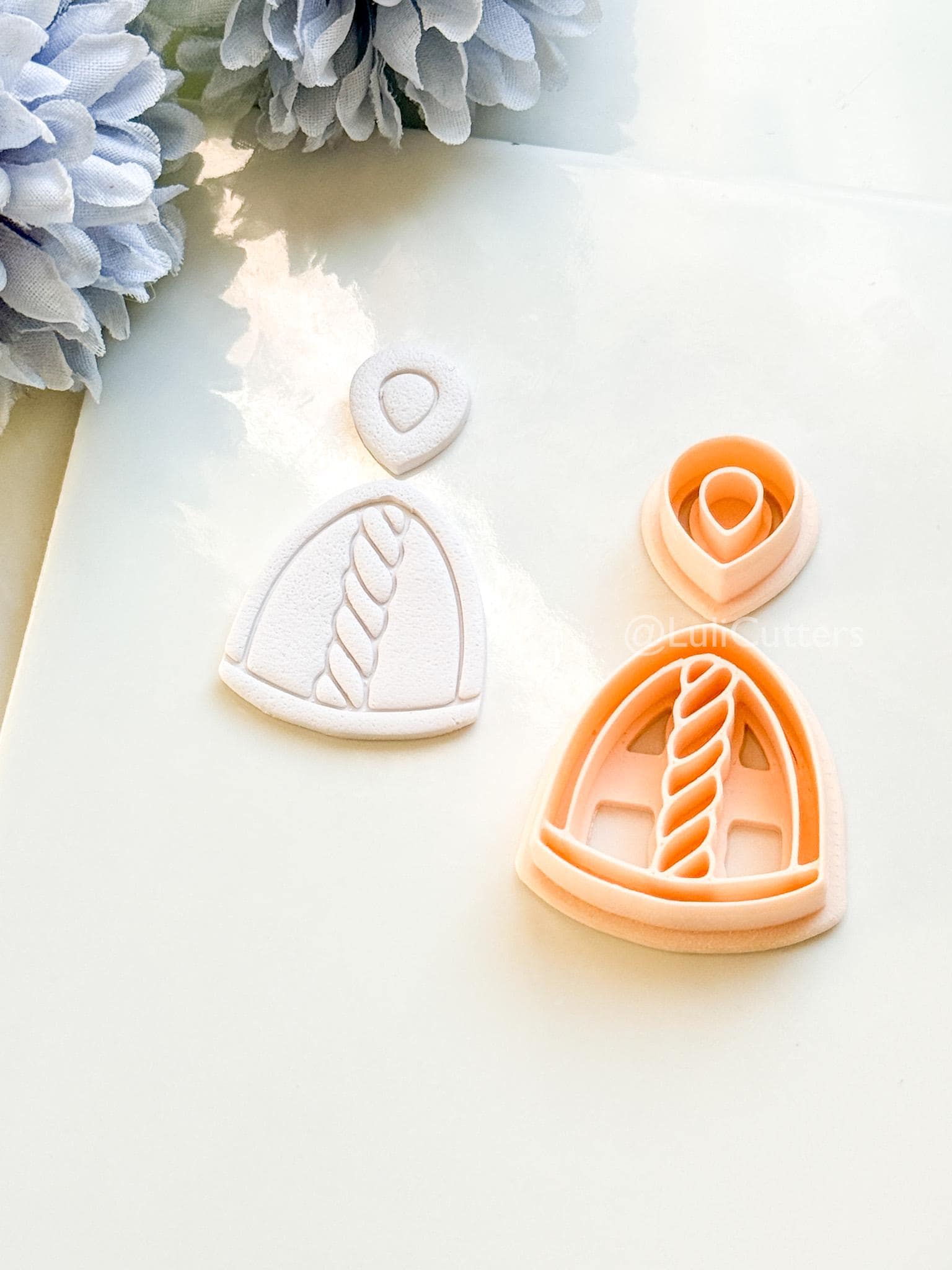 Loop Sol Polymer Clay Cutter: Twisted Arch Design for Earrings