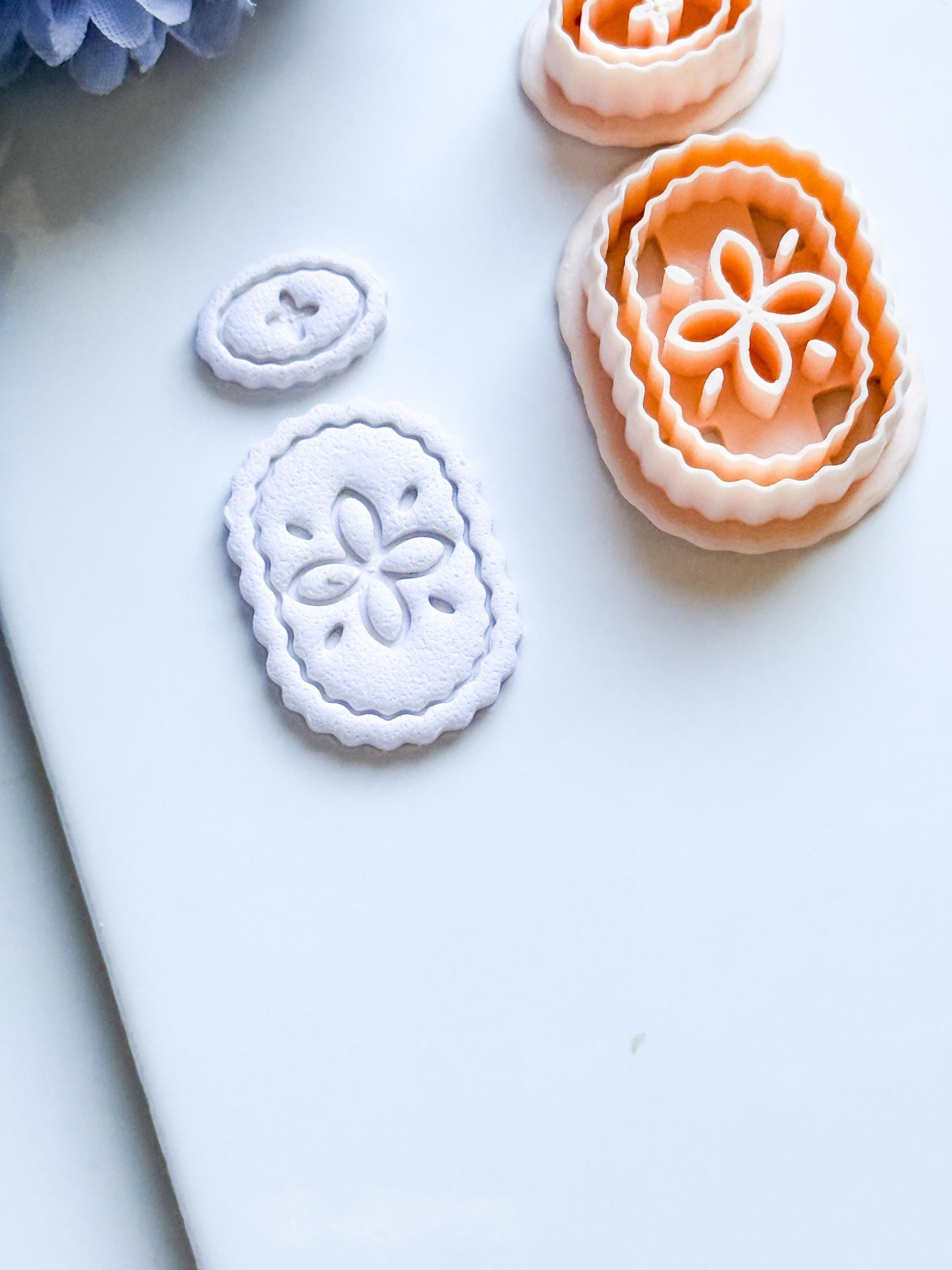 Floral Cameo Clay Cutter: Scalloped Oval Frame with Floral Detail