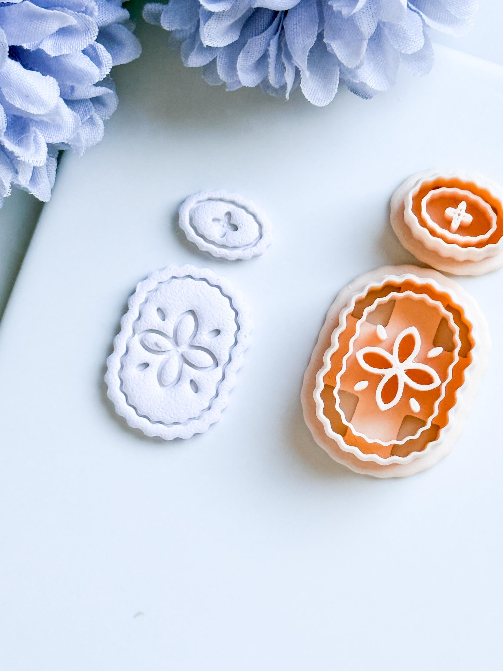 Floral Cameo Clay Cutter: Scalloped Oval Frame with Floral Detail