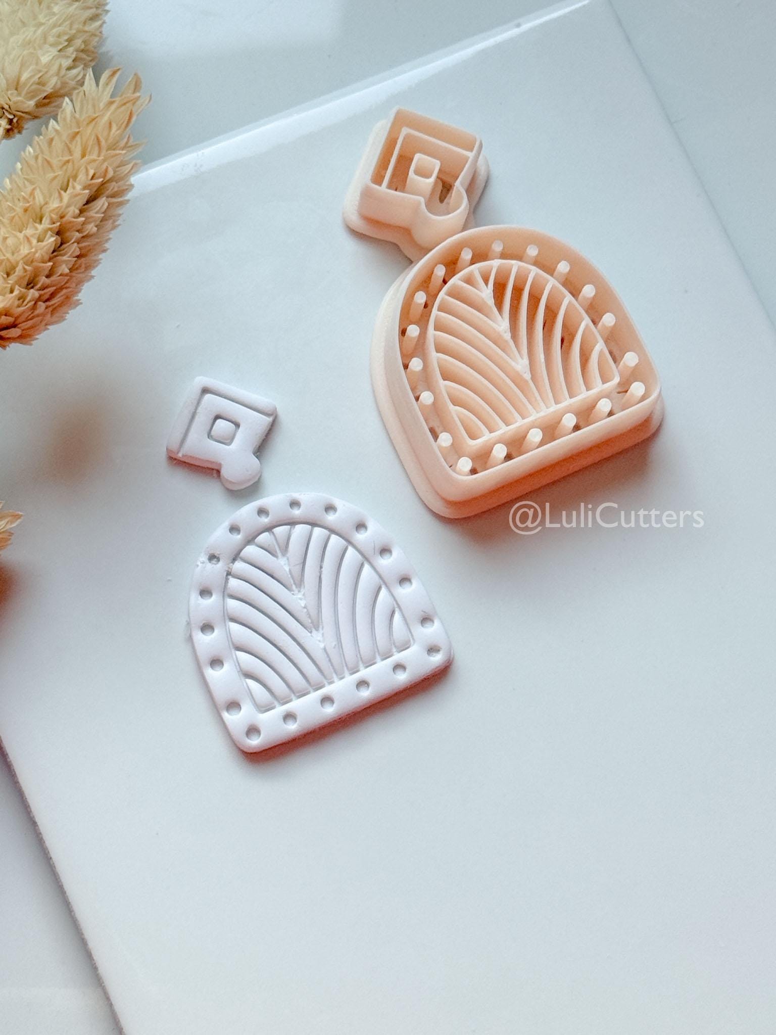 Nura Clay Cutter: Layered Geometric Arch Dangle Design