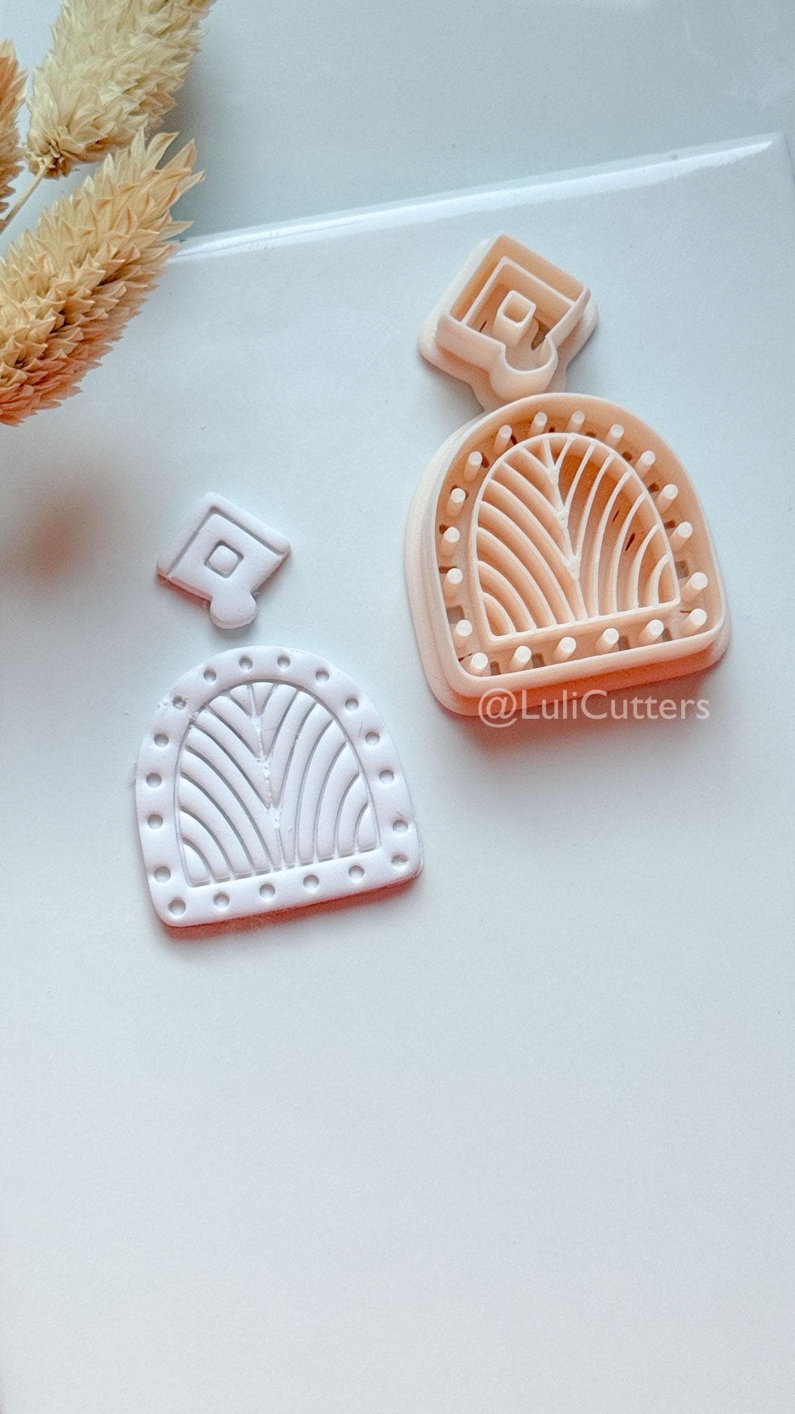 Nura Clay Cutter: Layered Geometric Arch Dangle Design