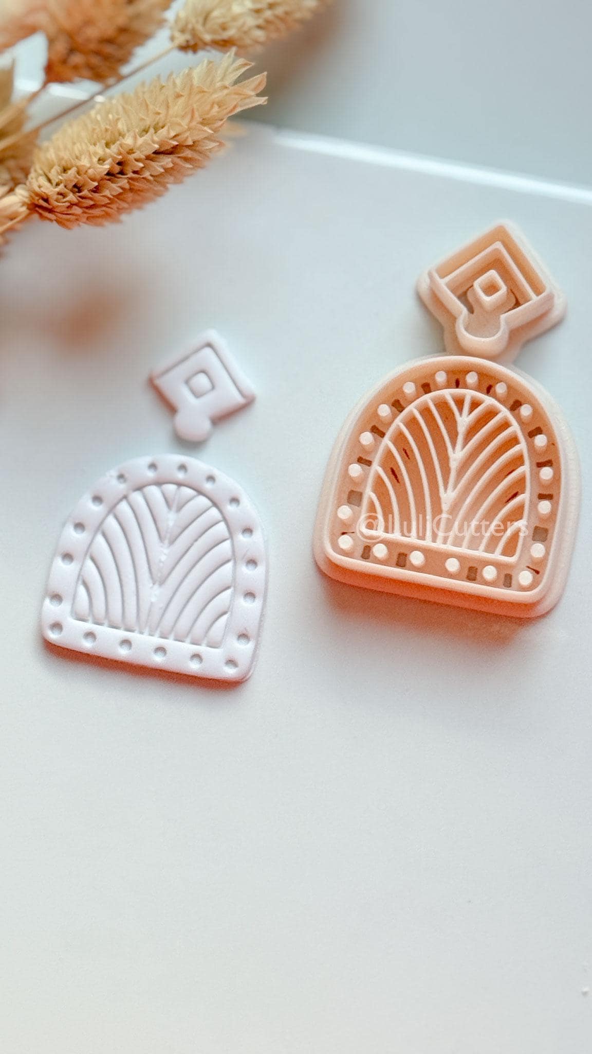 Nura Clay Cutter: Layered Geometric Arch Dangle Design