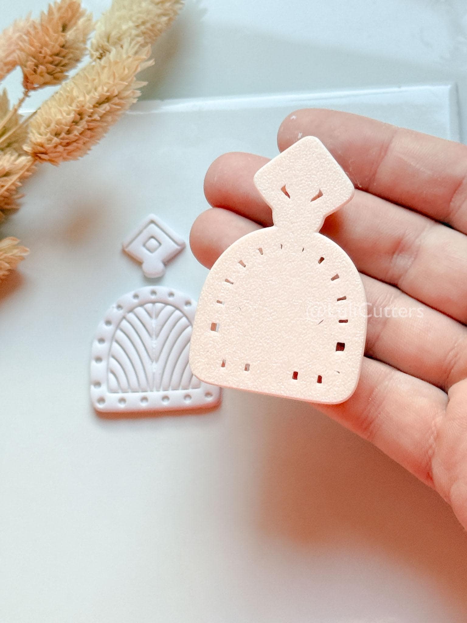 Nura Clay Cutter: Layered Geometric Arch Dangle Design