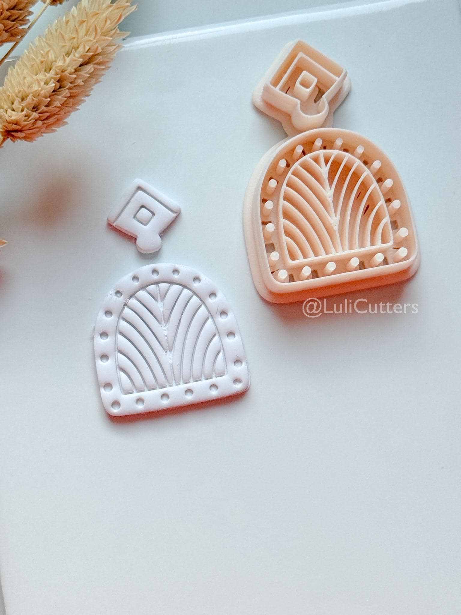 Nura Clay Cutter: Layered Geometric Arch Dangle Design