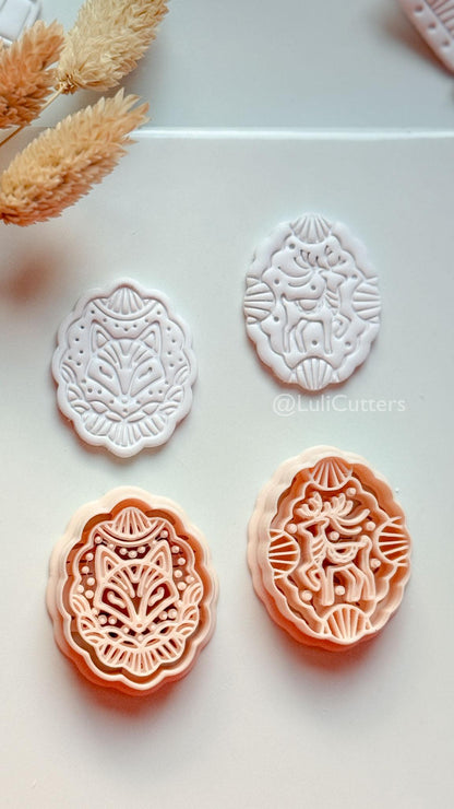 Aurora Fox Clay Cutter: Oval Woodland Fox Design